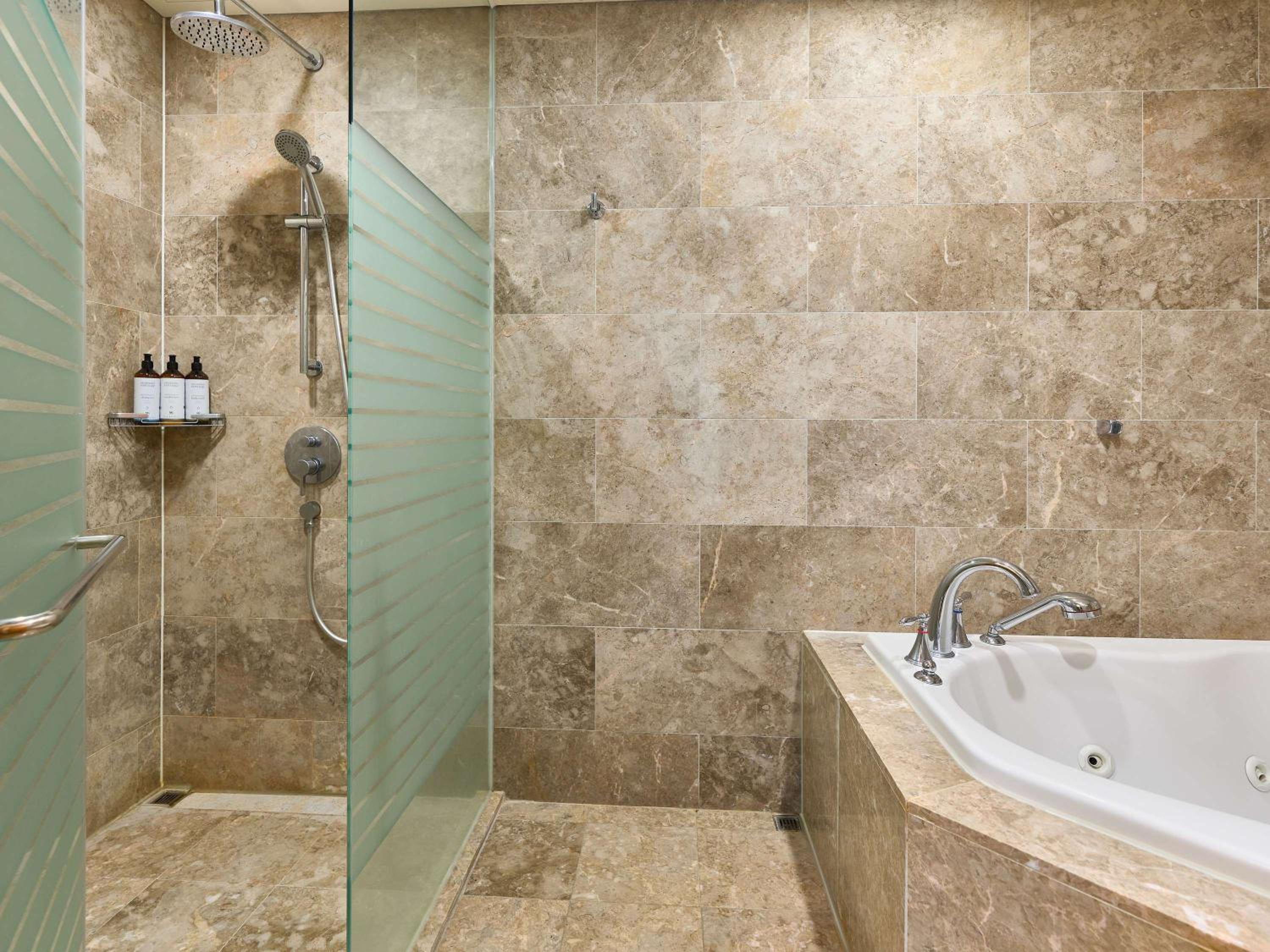Deluxe Suite - Photo 13