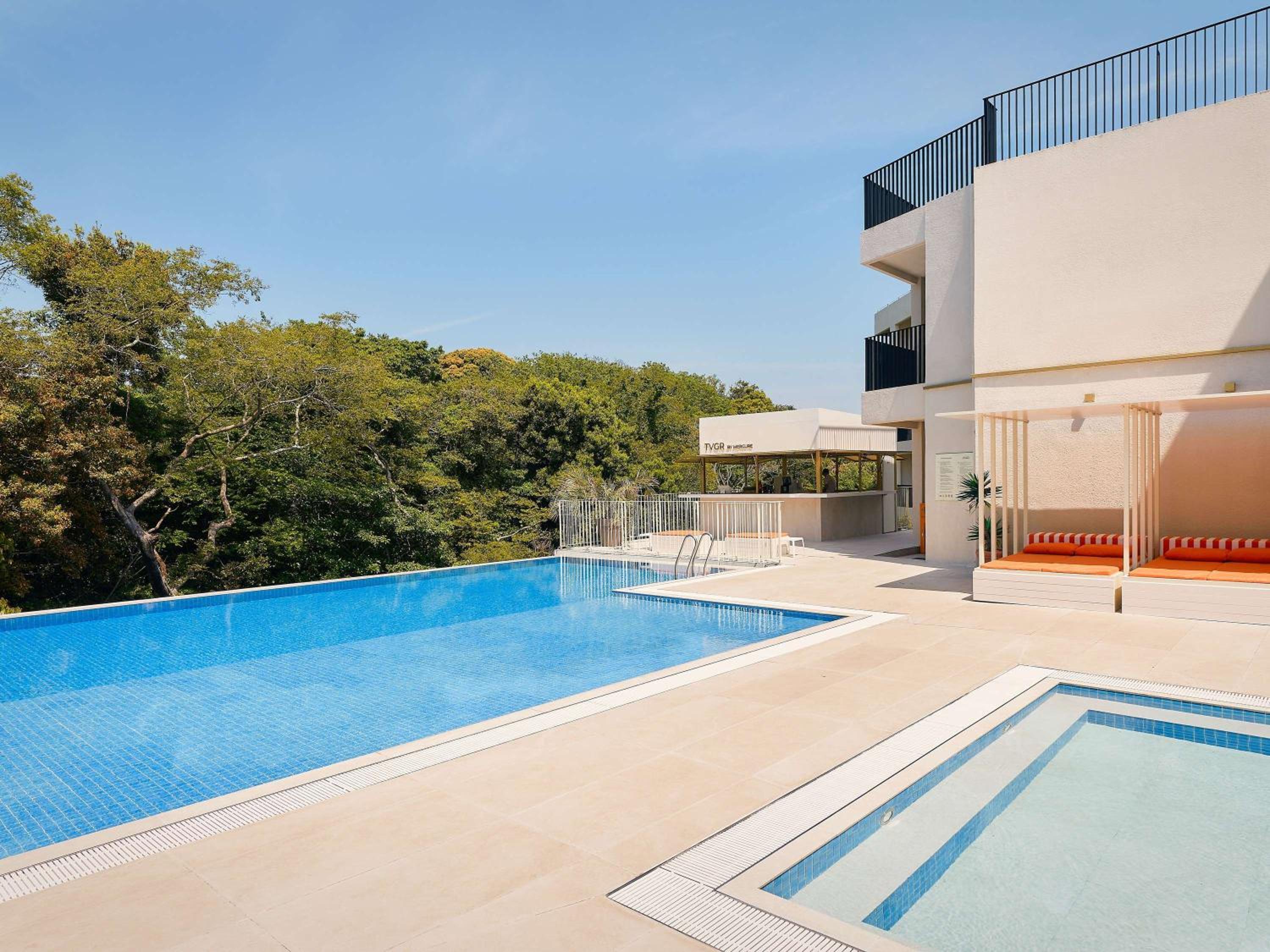 Deluxe Room With Pool Access - Photo 4