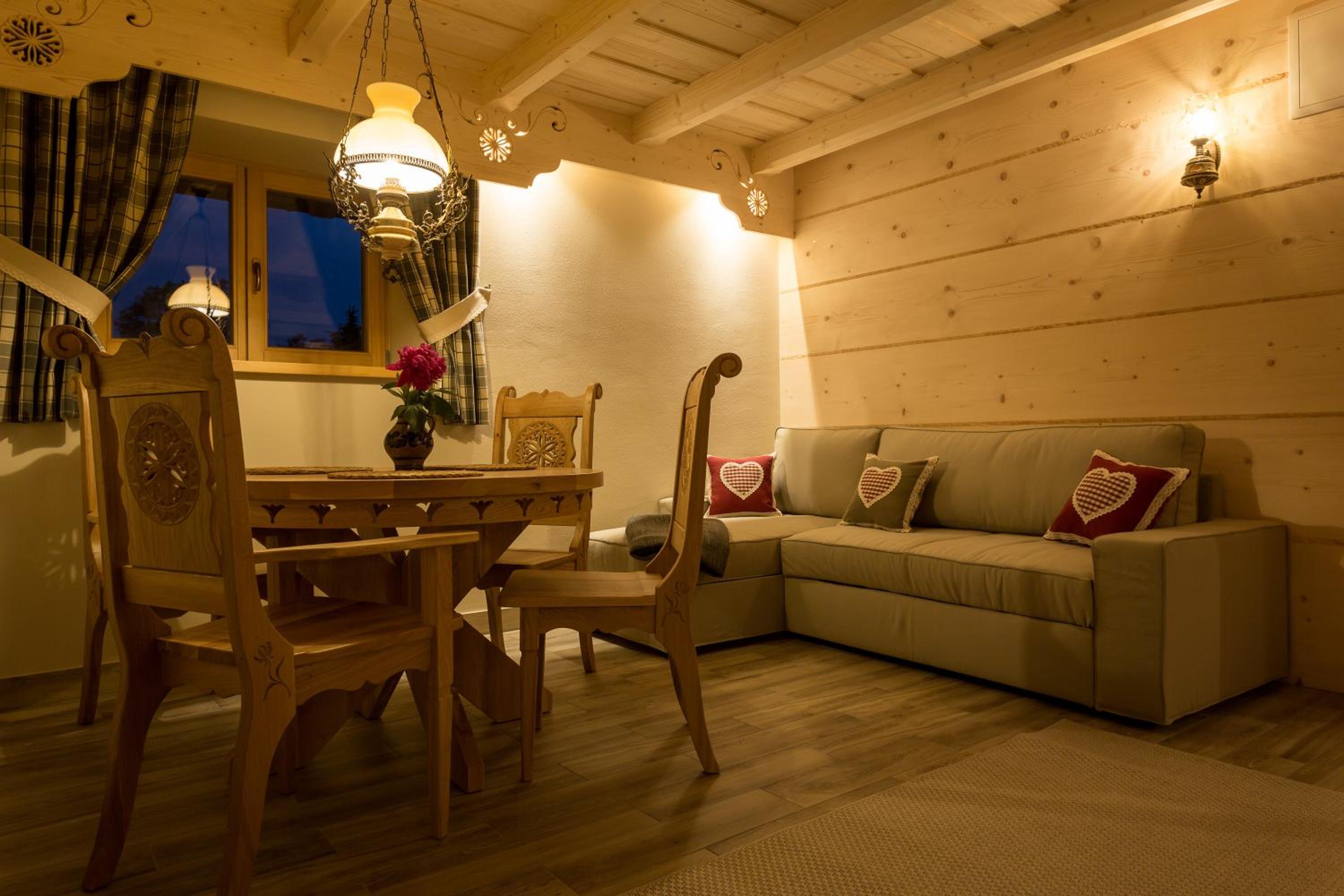 Suite - Photo 1