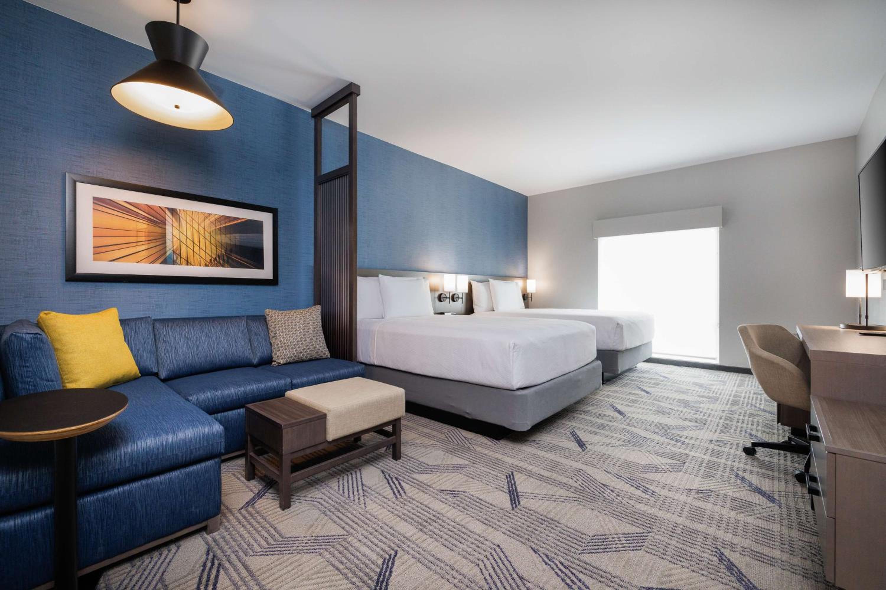 Queen Room with Two Queen Beds and Sofa Bed - Photo 10