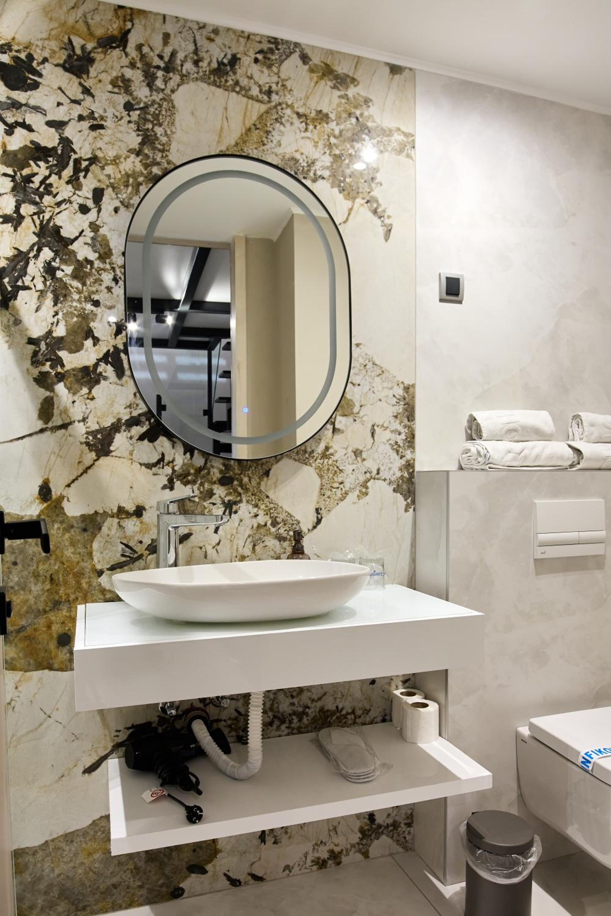 Superior Double or Twin Room - Photo 9