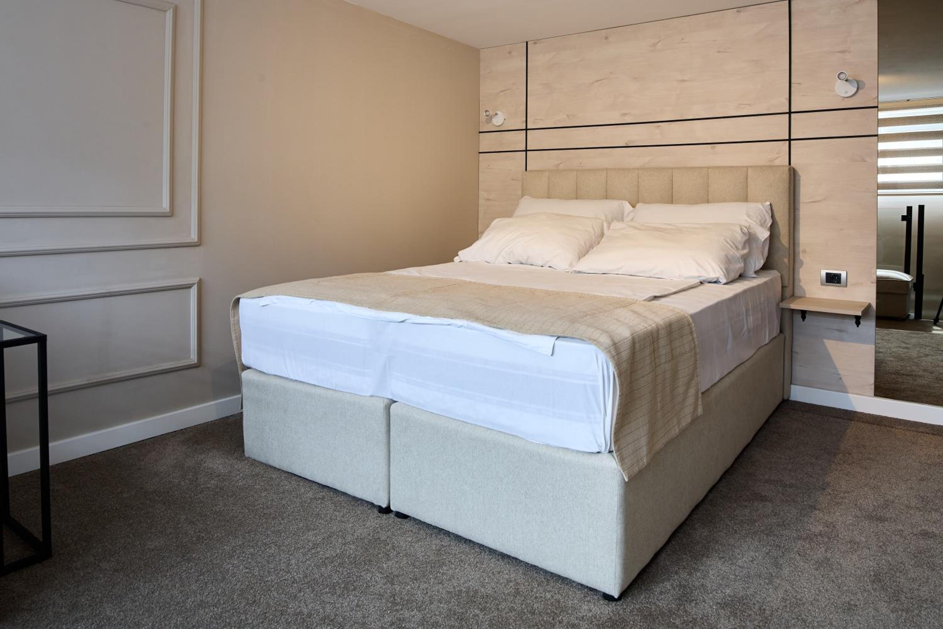 Superior Double or Twin Room - Photo 8