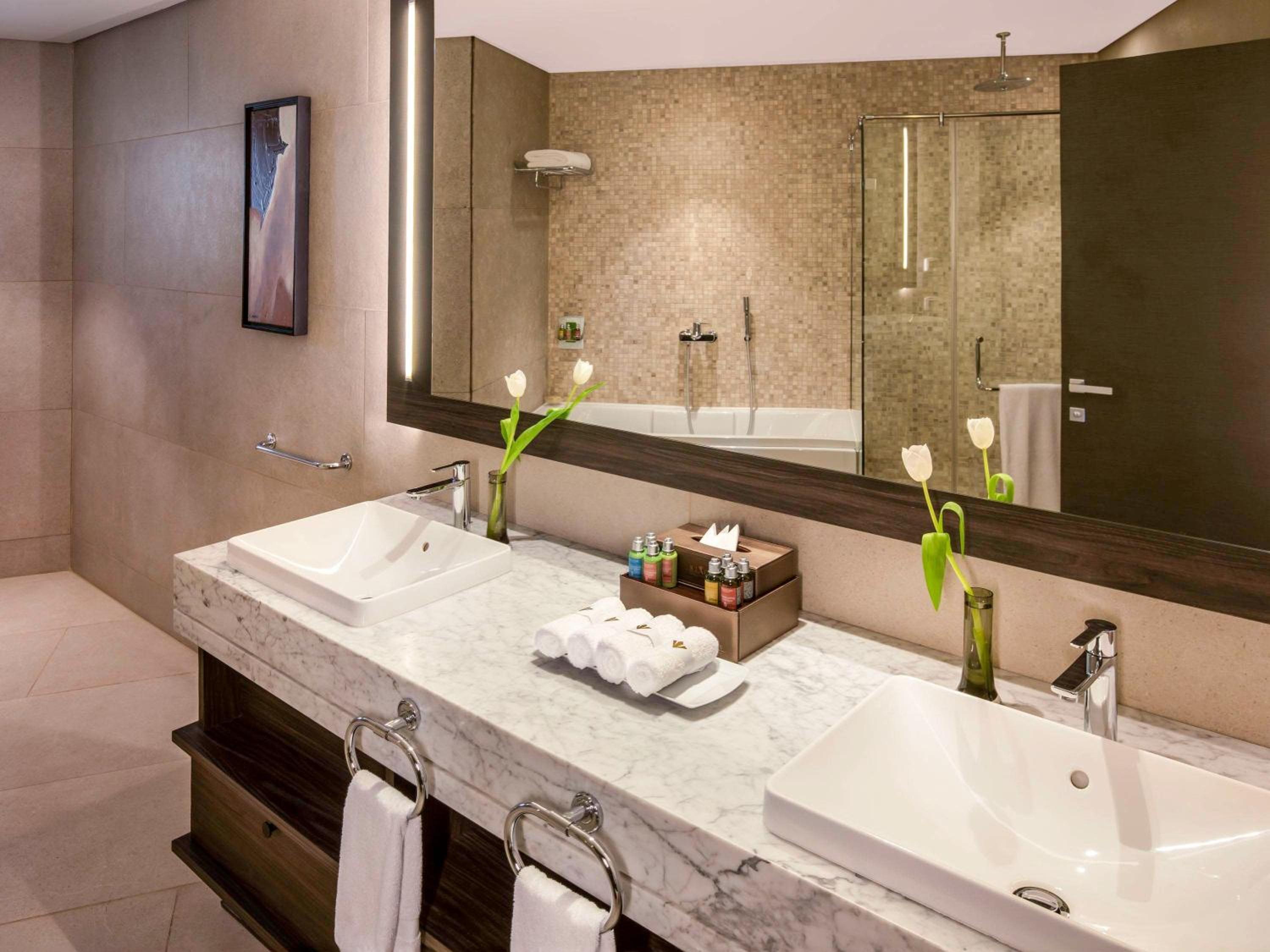Executive Suite - Photo 2