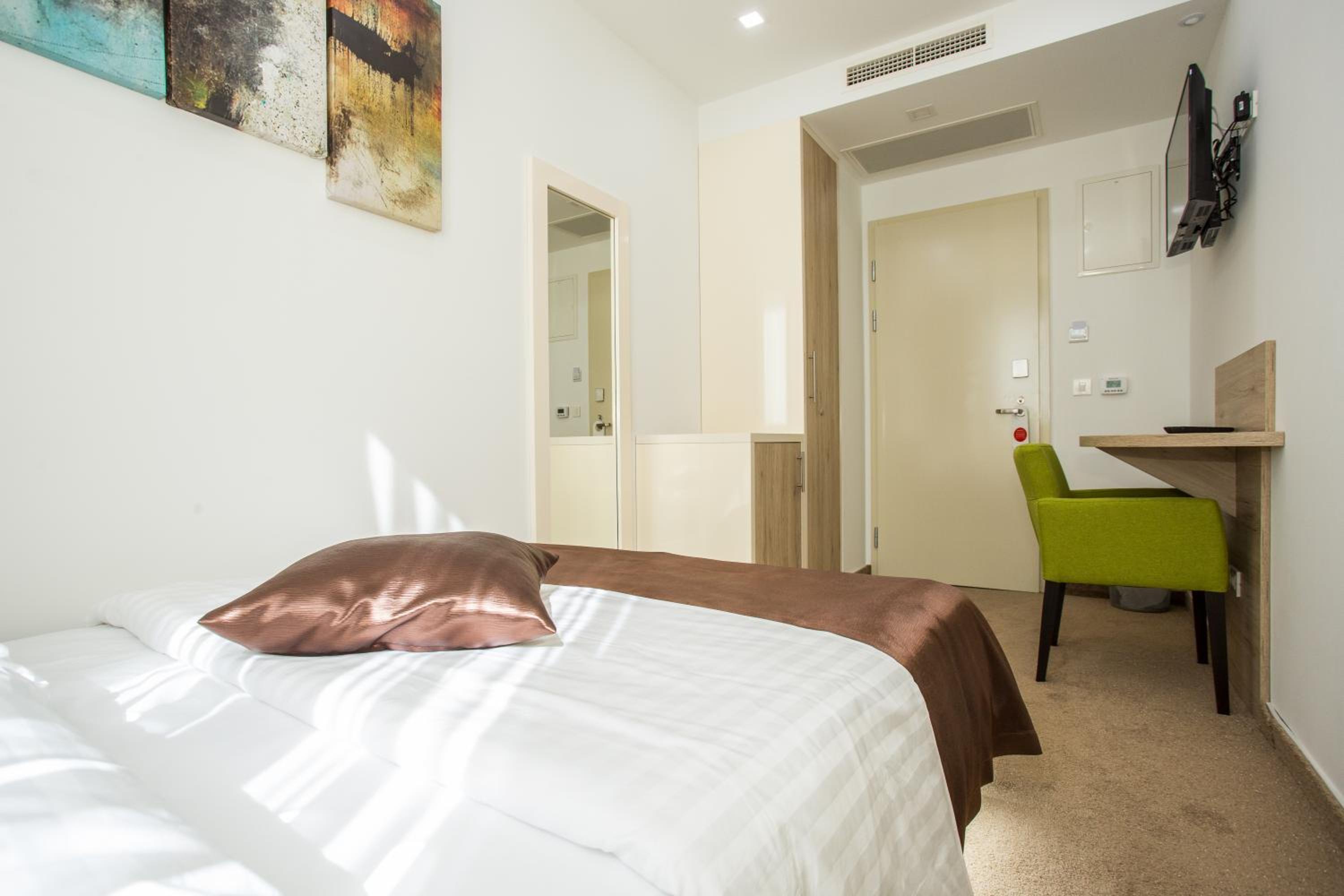Single Room photo 2
