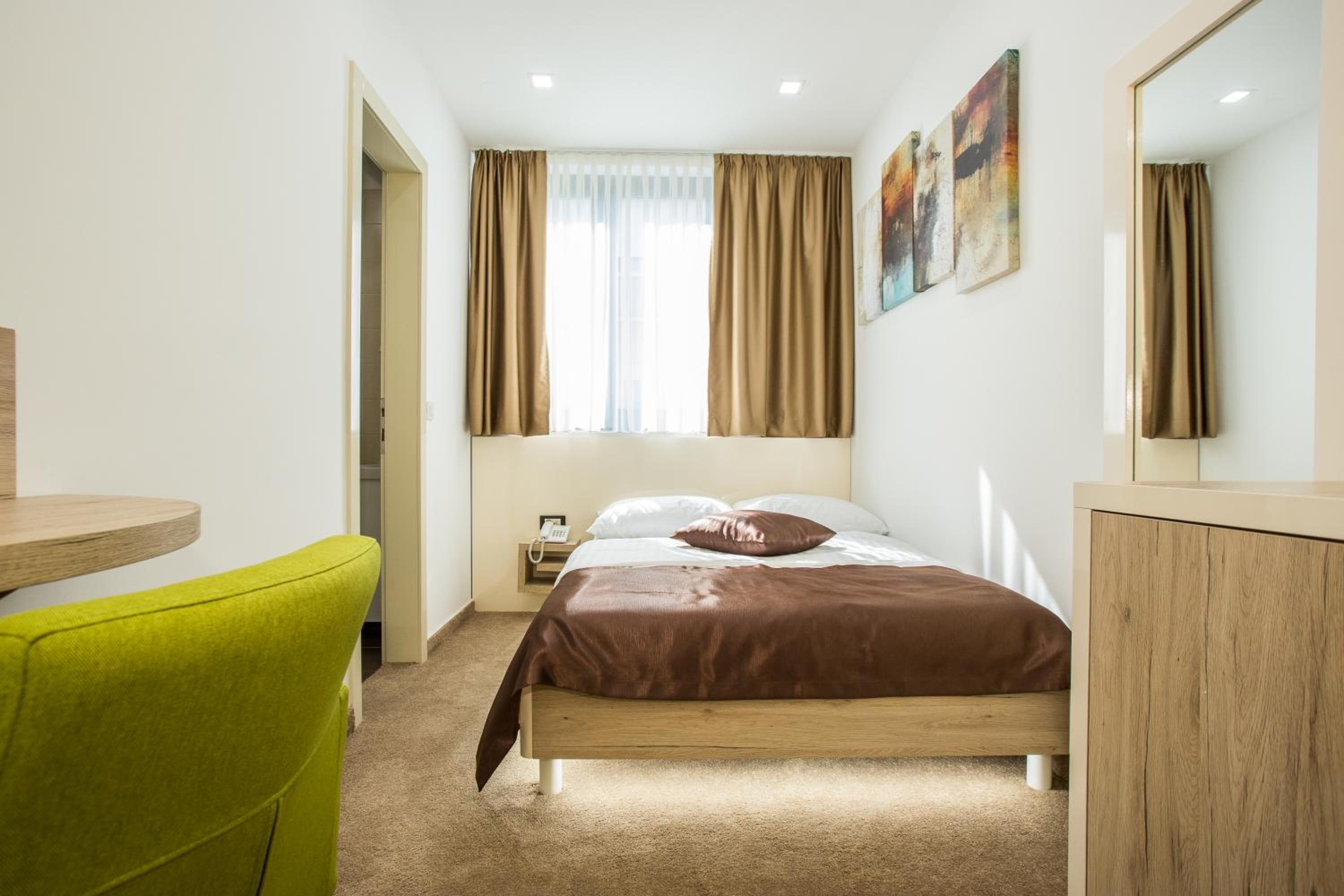 Single Room photo 1