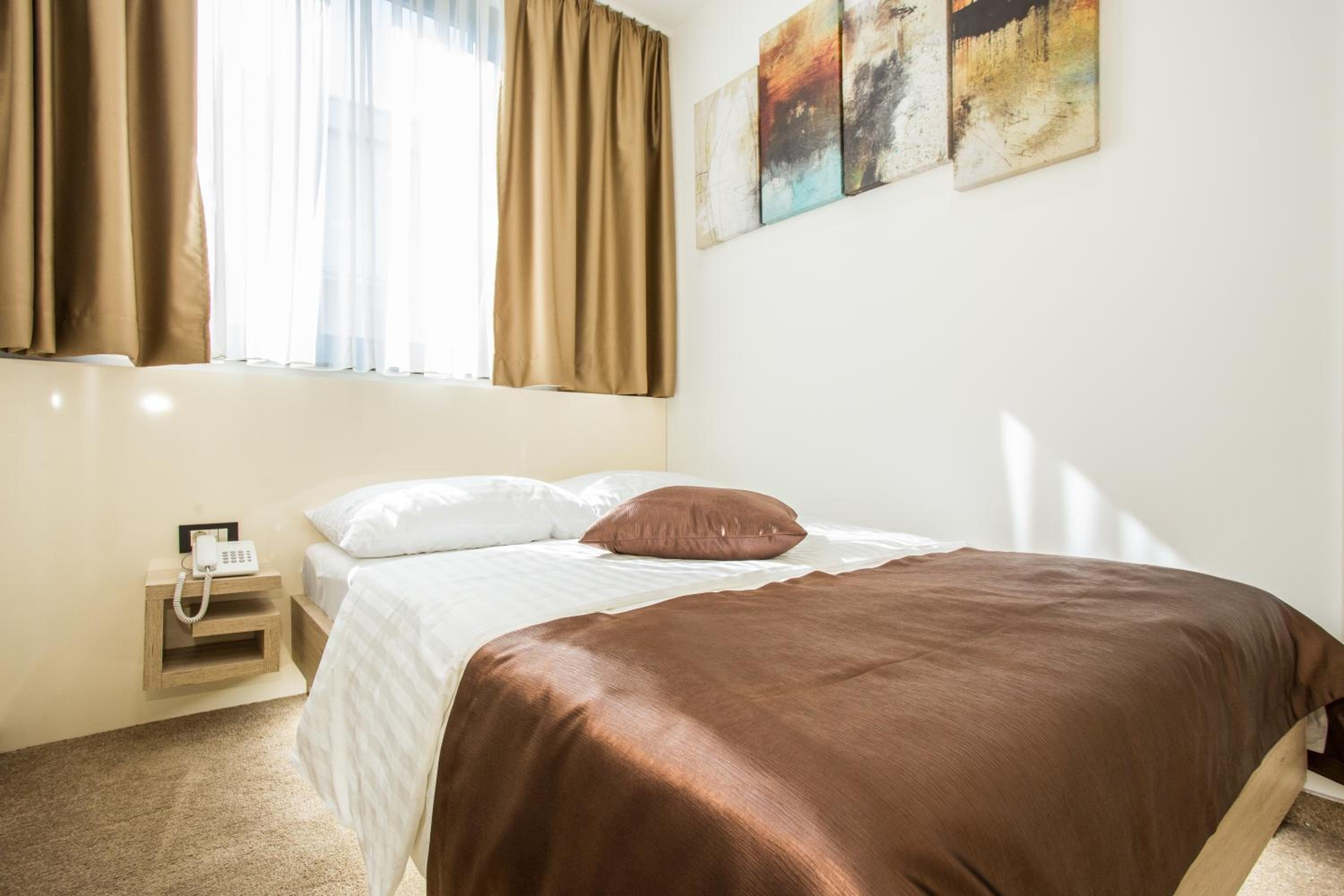 Single Room photo 3