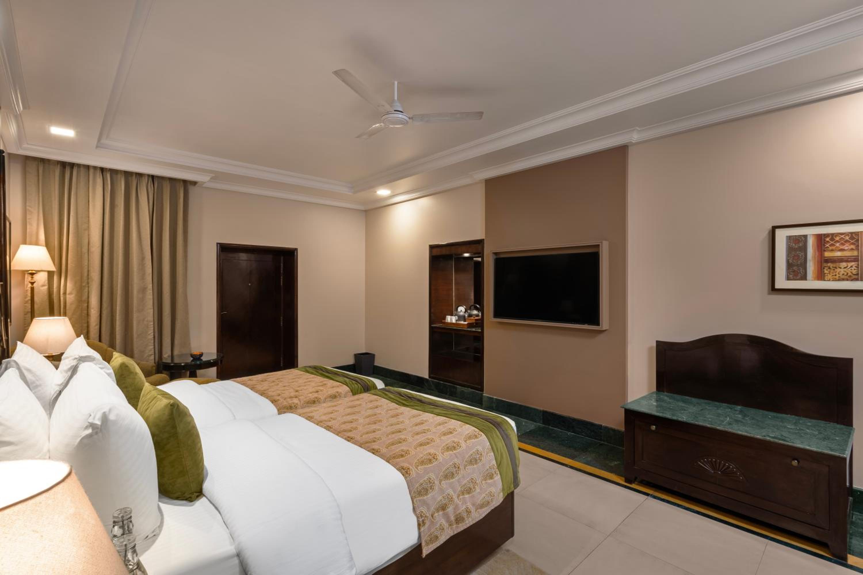 Ganga View Room - Photo 8
