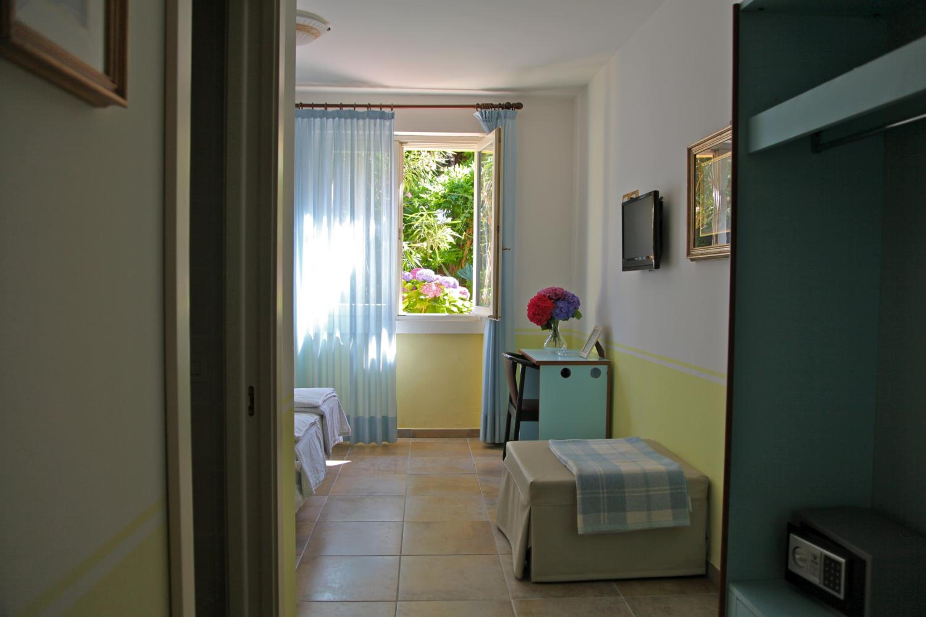 Double Room - Photo 8