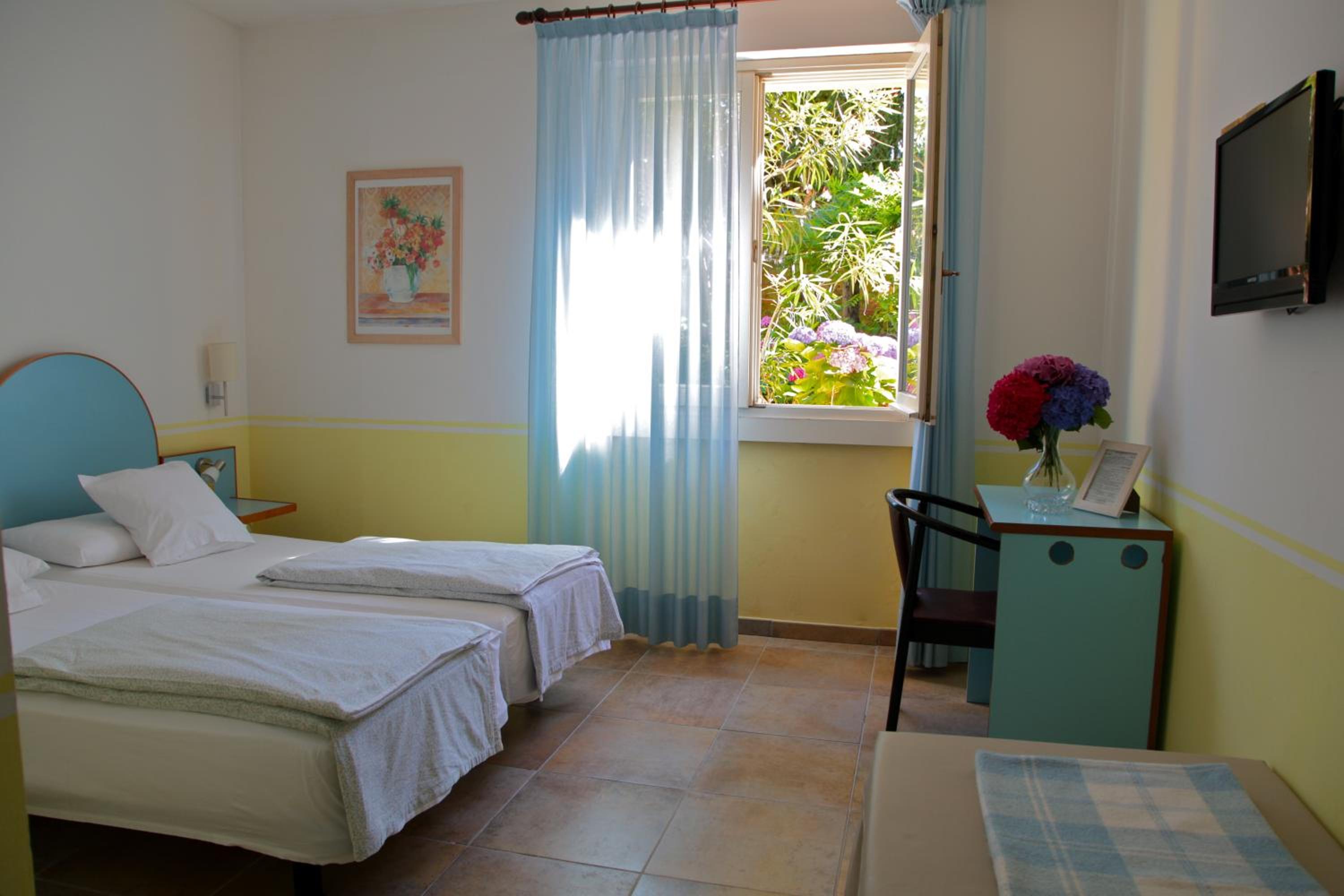Double Room - Photo 10