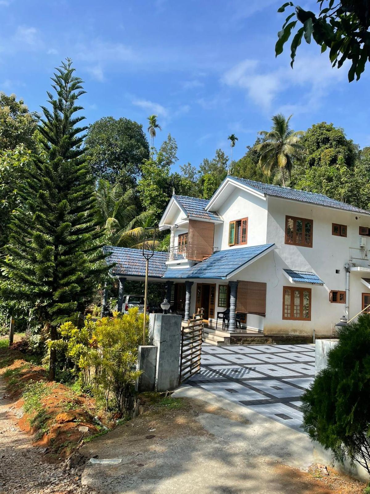 Four-Bedroom House photo 2
