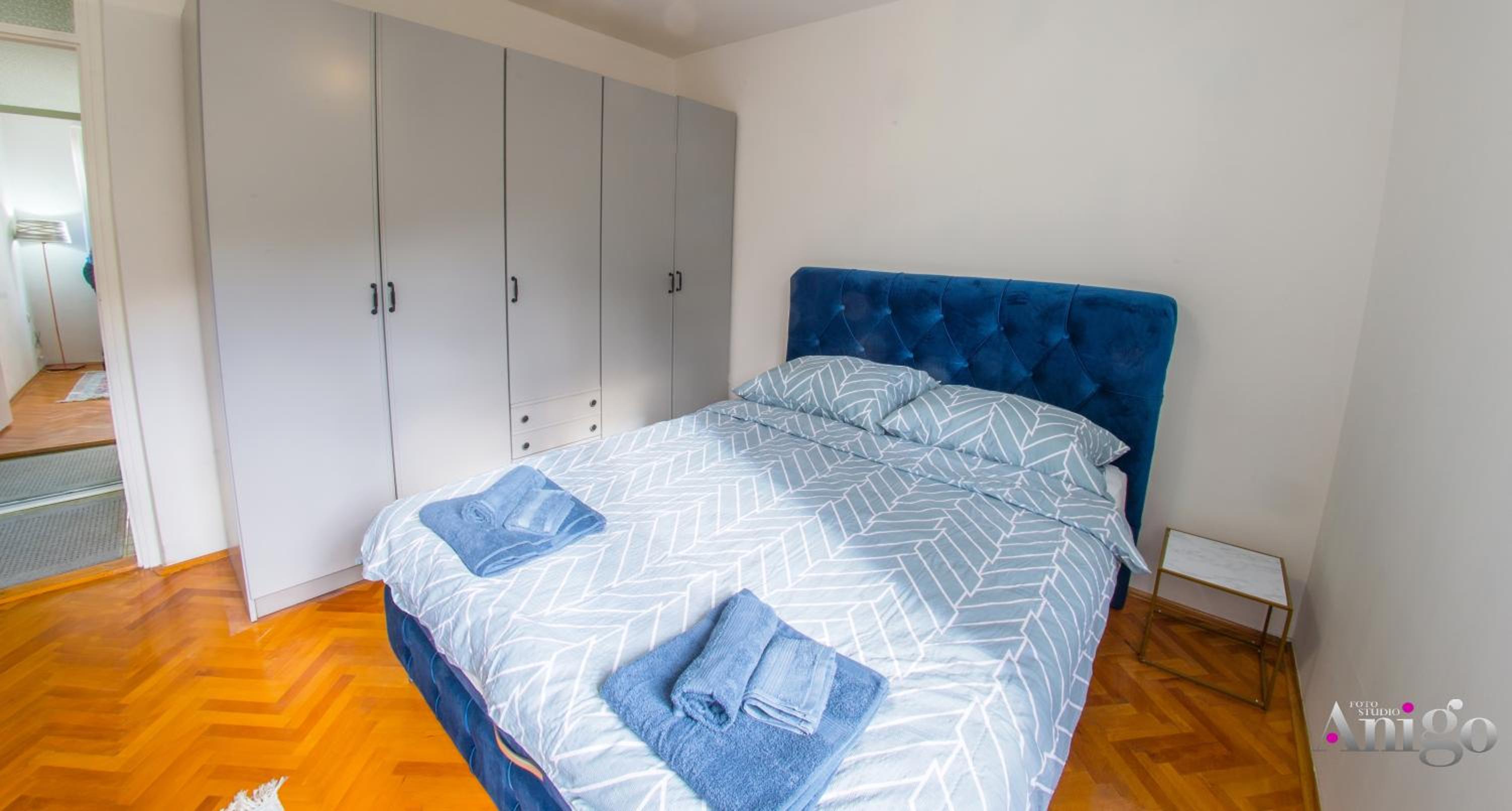 One-Bedroom Apartment photo 2