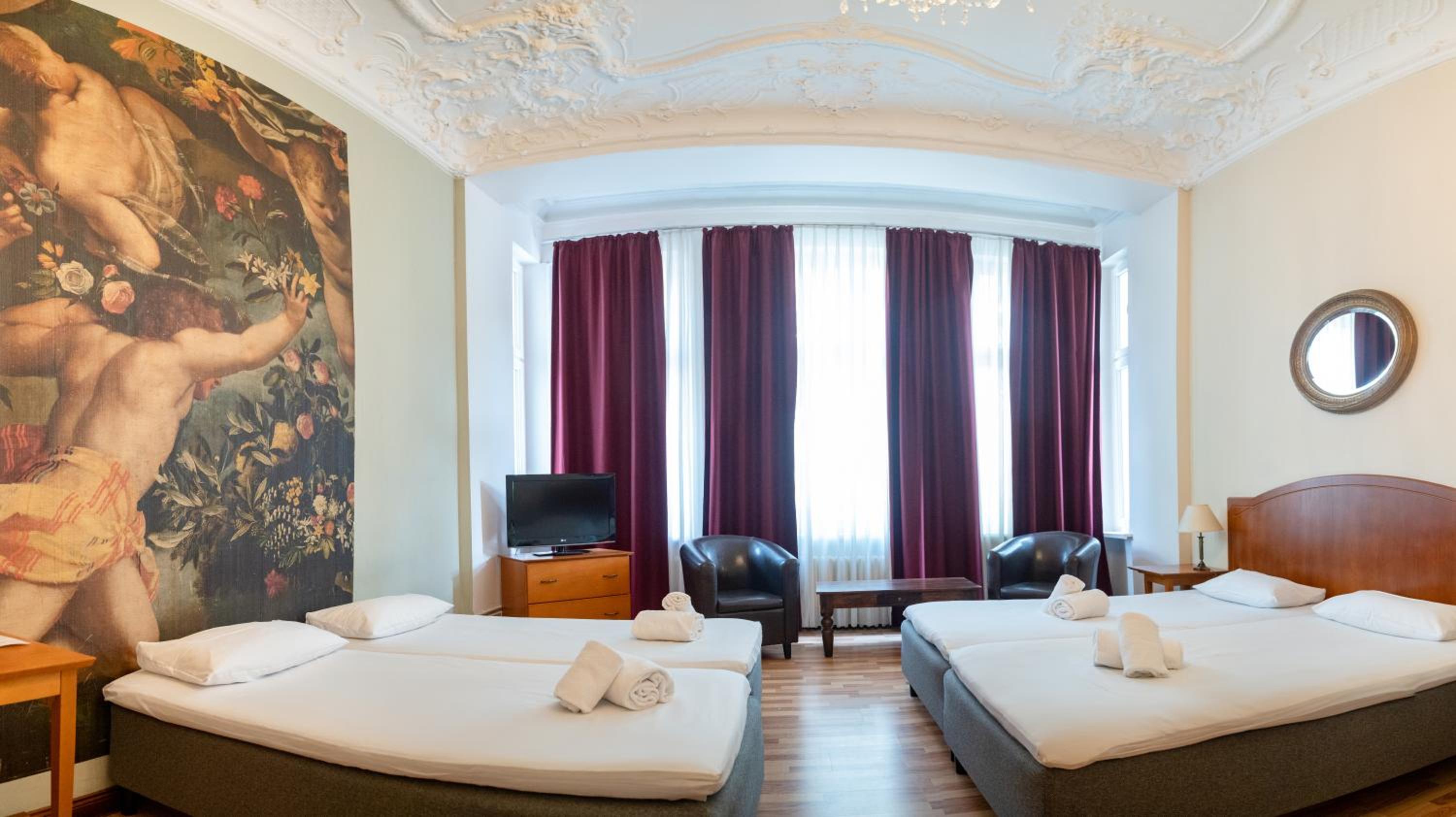 Quadruple Room Ensuite with Balcony photo 1