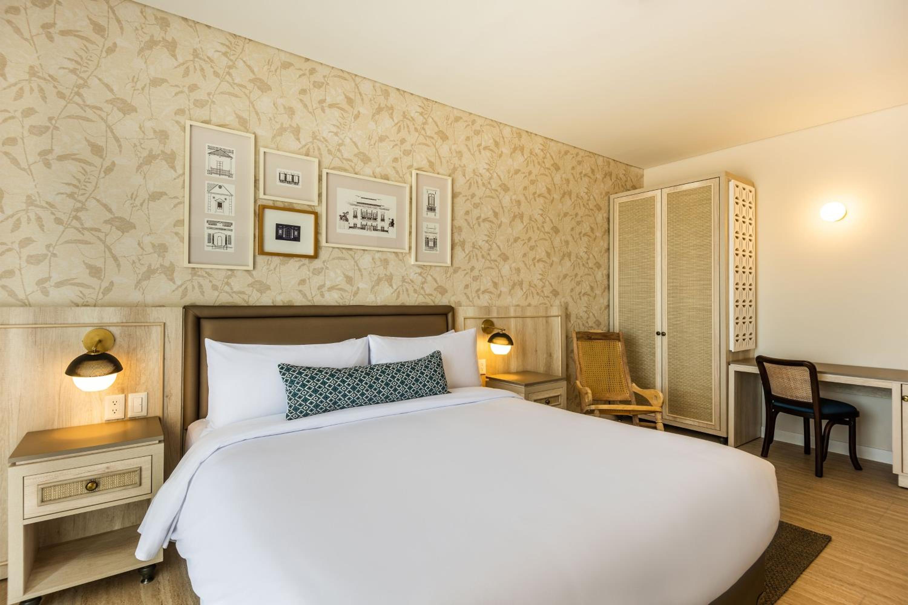 Premium Ocean View, Guest room, 1 King, Ocean view - Photo 2
