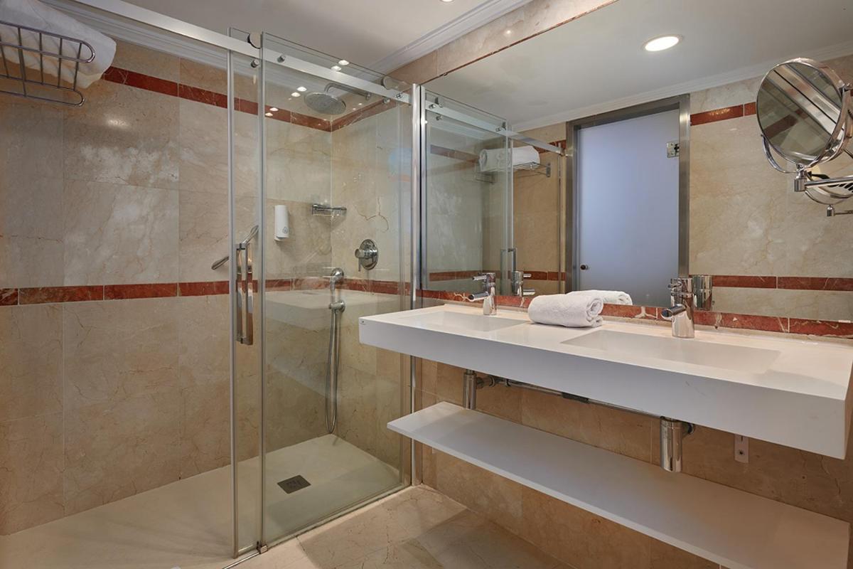 Suite Junior con vista al mar (2 adultos)