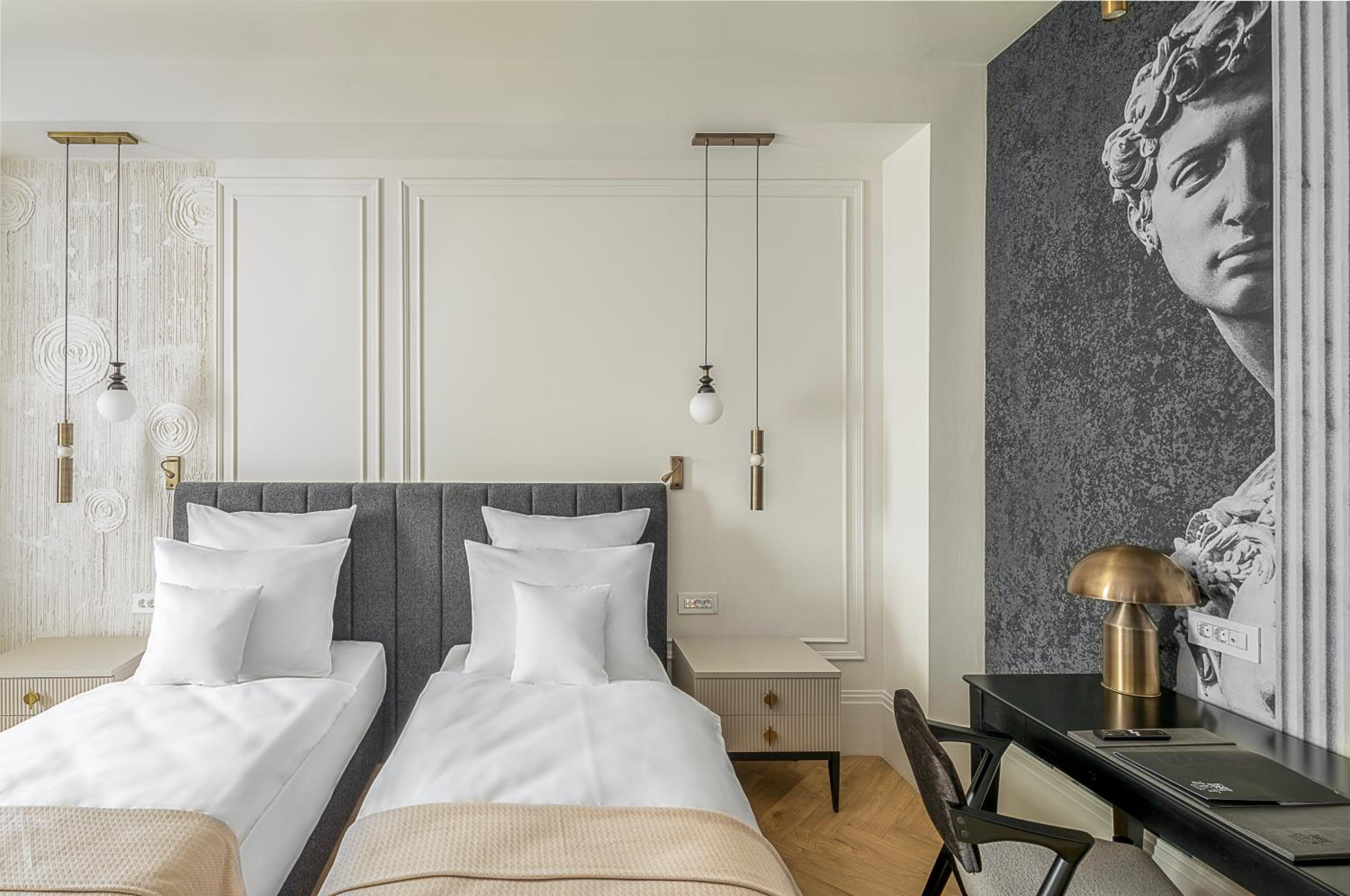 Standard Twin Room - Photo 3