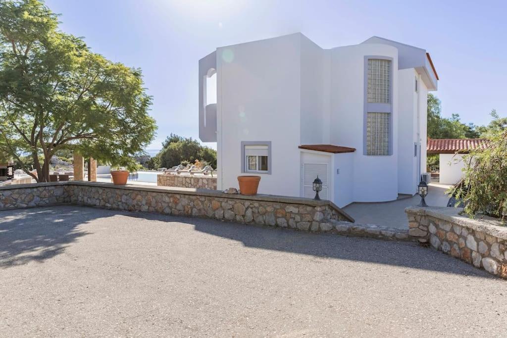 Villa with Sea View photo 3