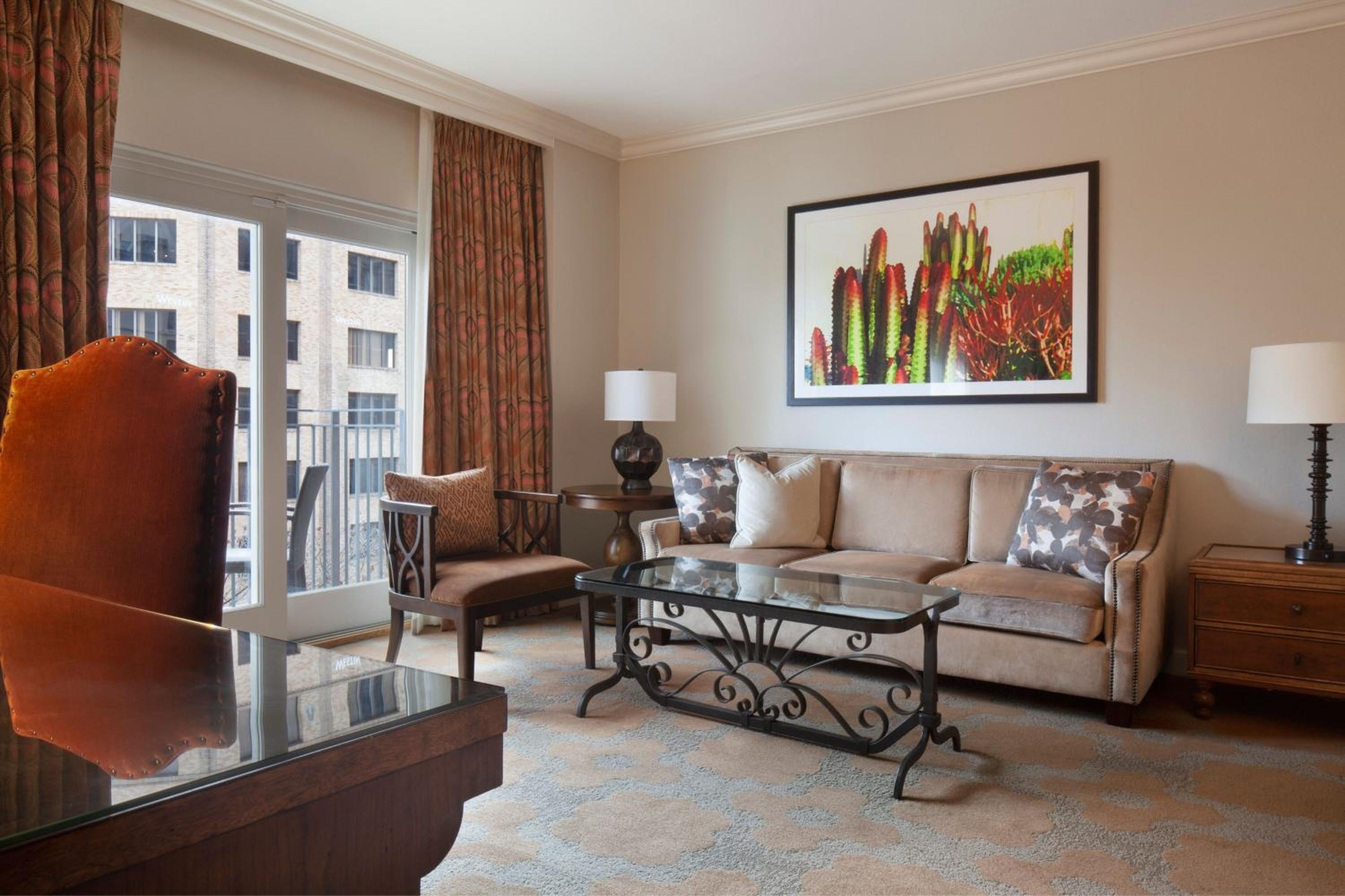 Corner Suite, 1 Bedroom Suite, King, Corner room, Balcony - Photo 1