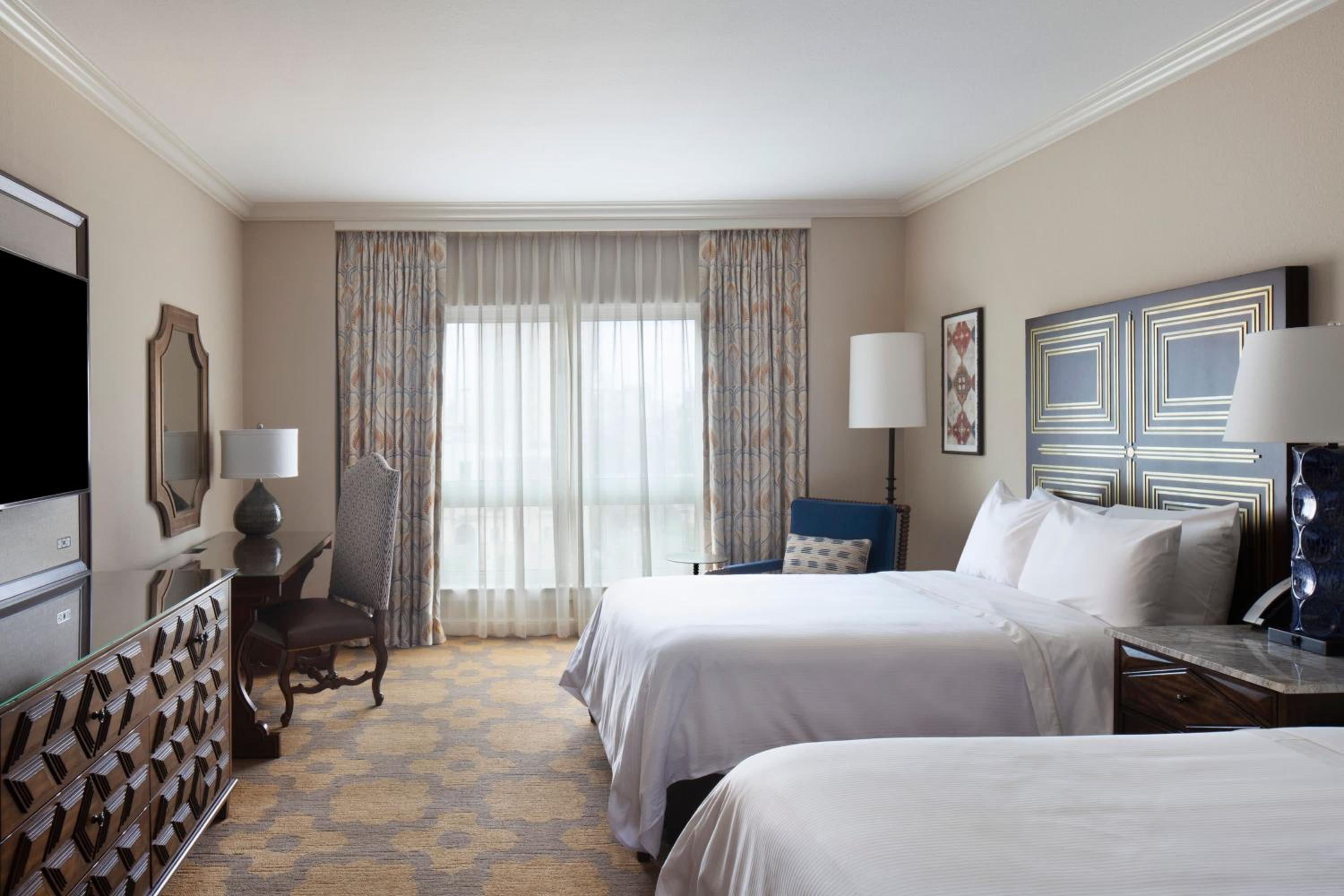 Traditional Queen, Guest room, 2 Queen, City view - Photo 2