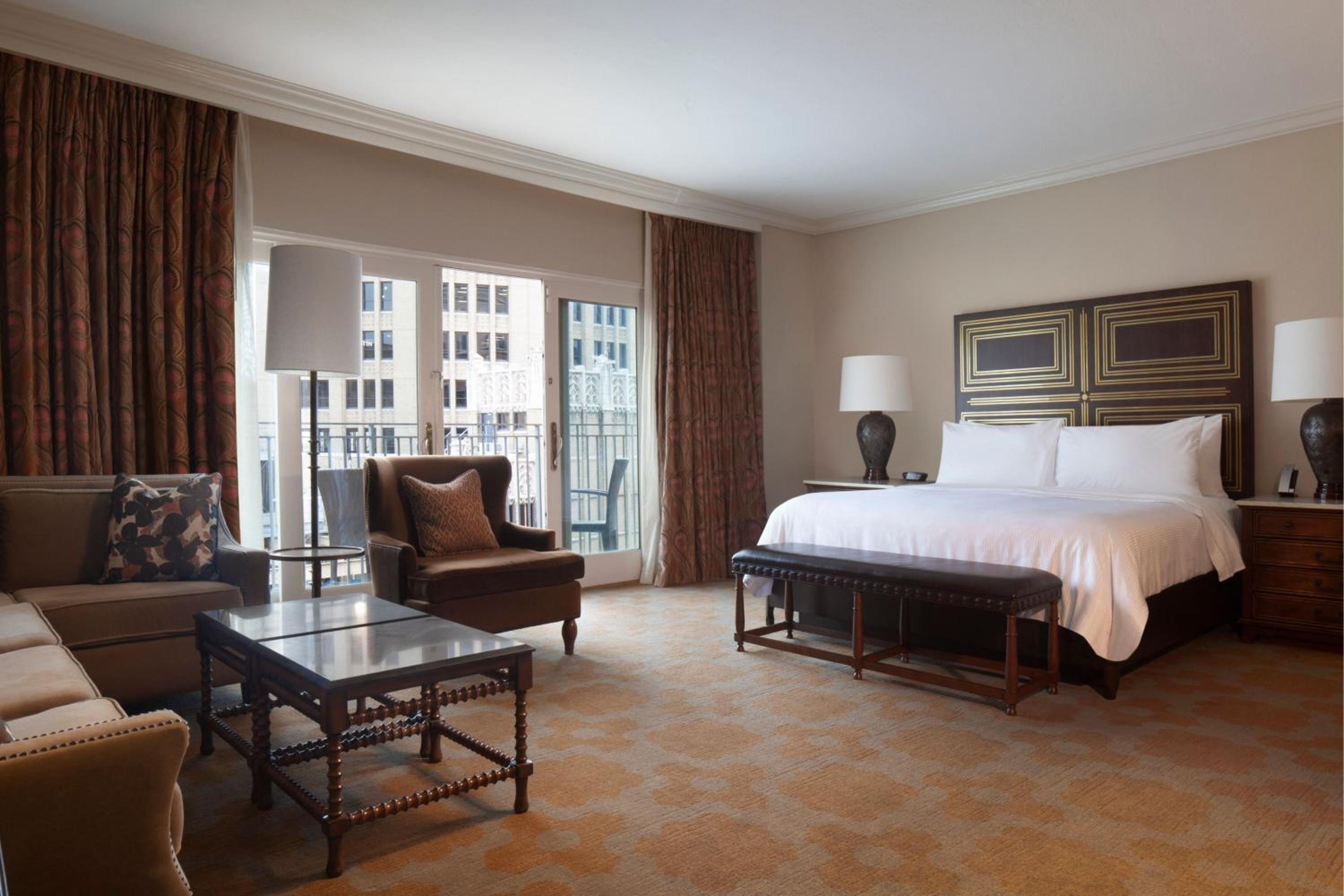 1 Bedroom Studio Suite, 1 King, Sofa bed, River Side view