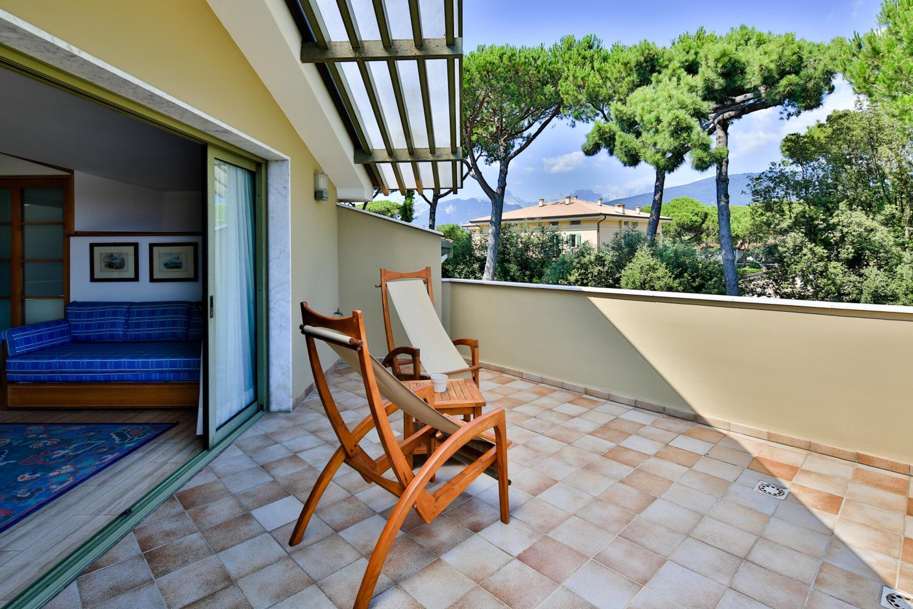 Family Suite with Terrace - Photo 12