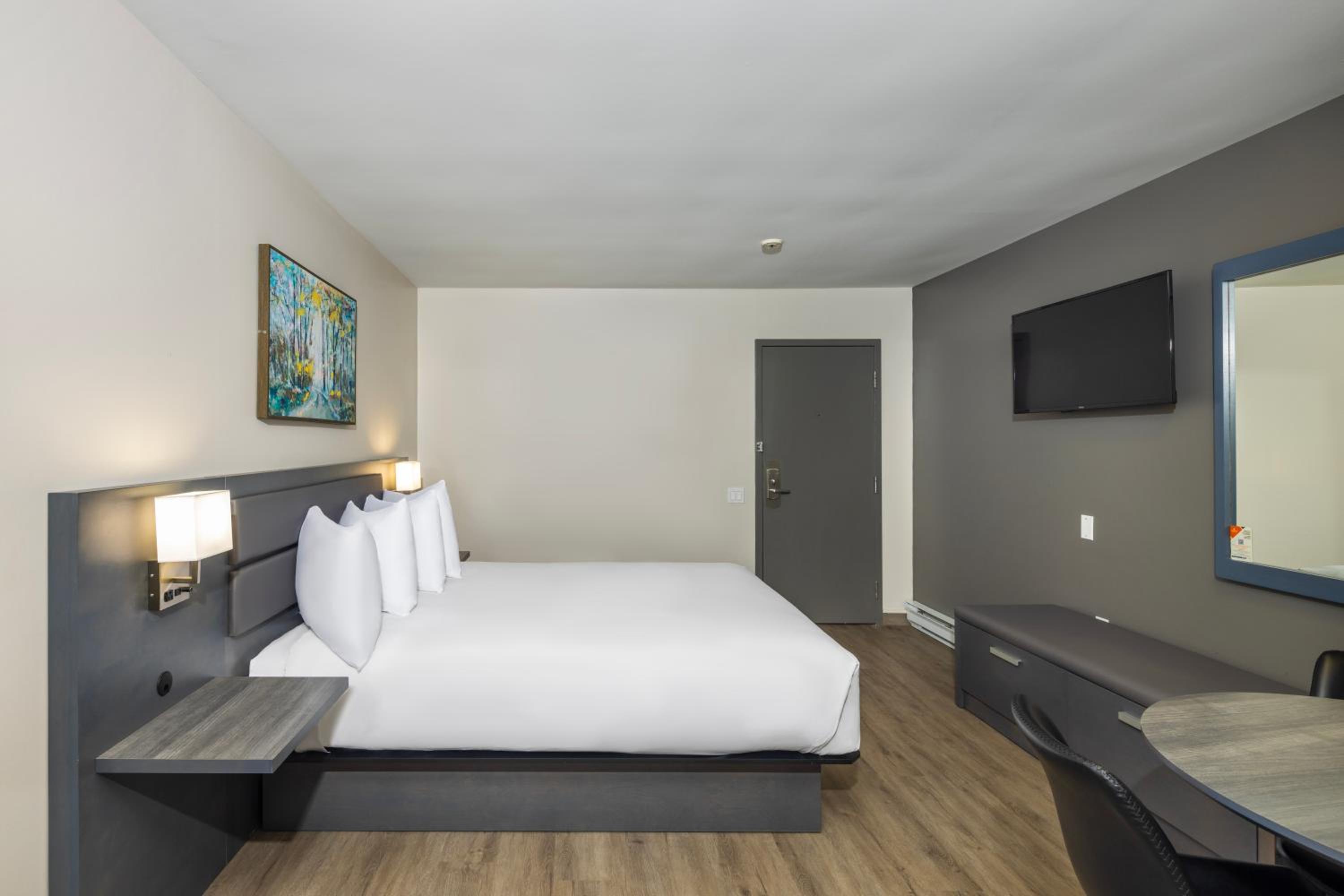 Superior Queen Suite with Two Queen Beds photo 2
