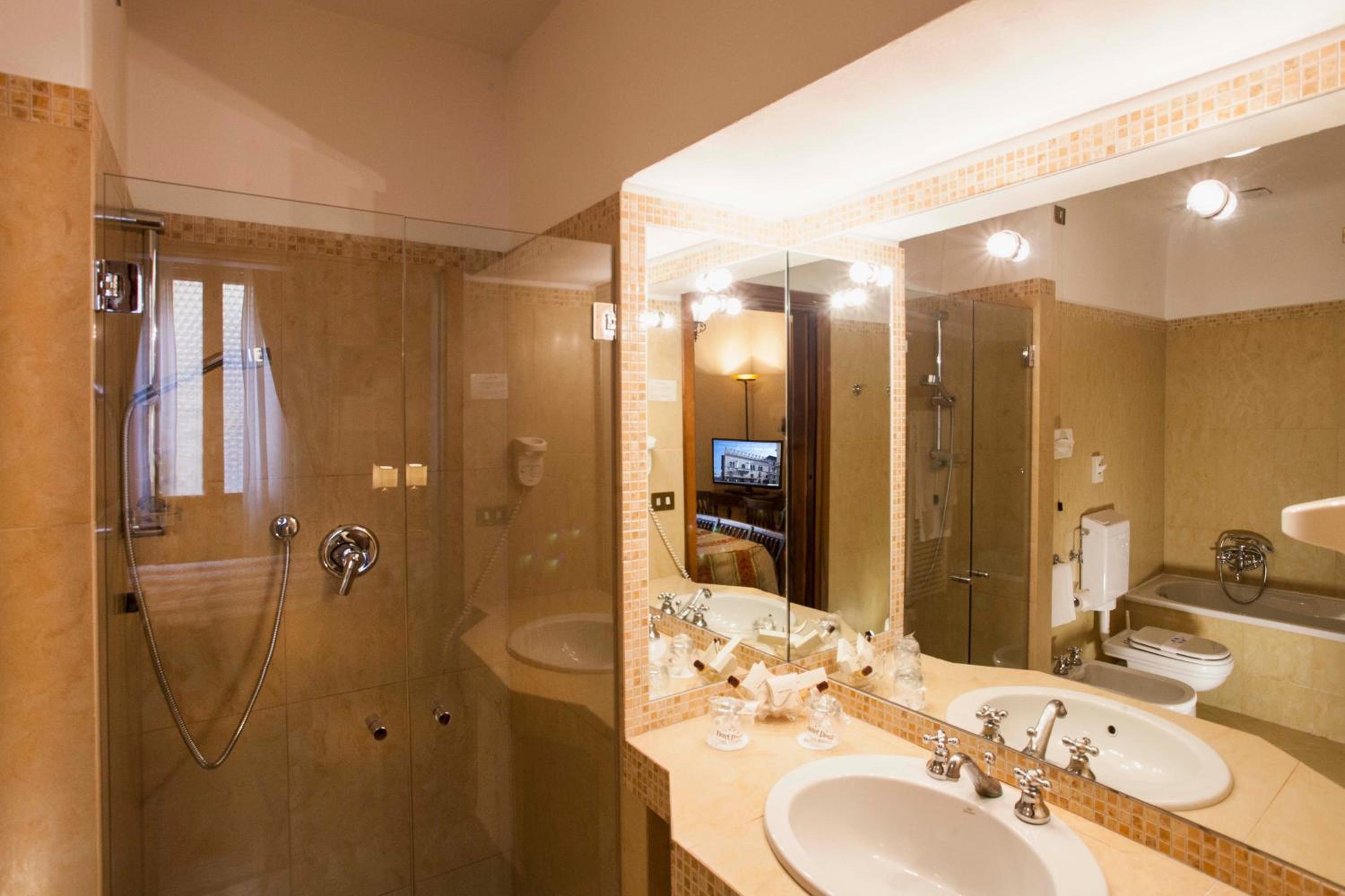 Junior Suite - Photo 11