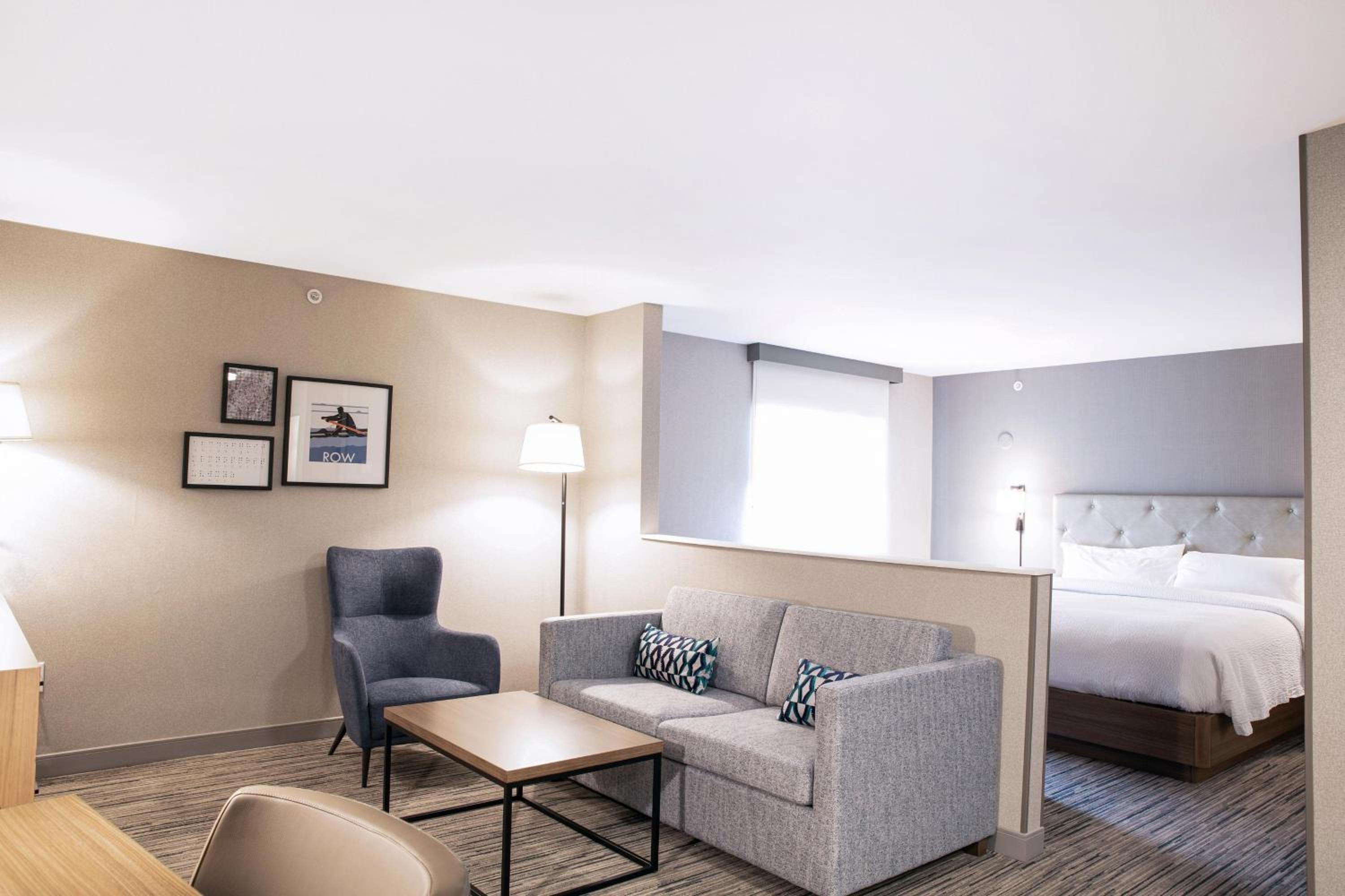 Suite, 1 King, Sofa bed - Photo 5