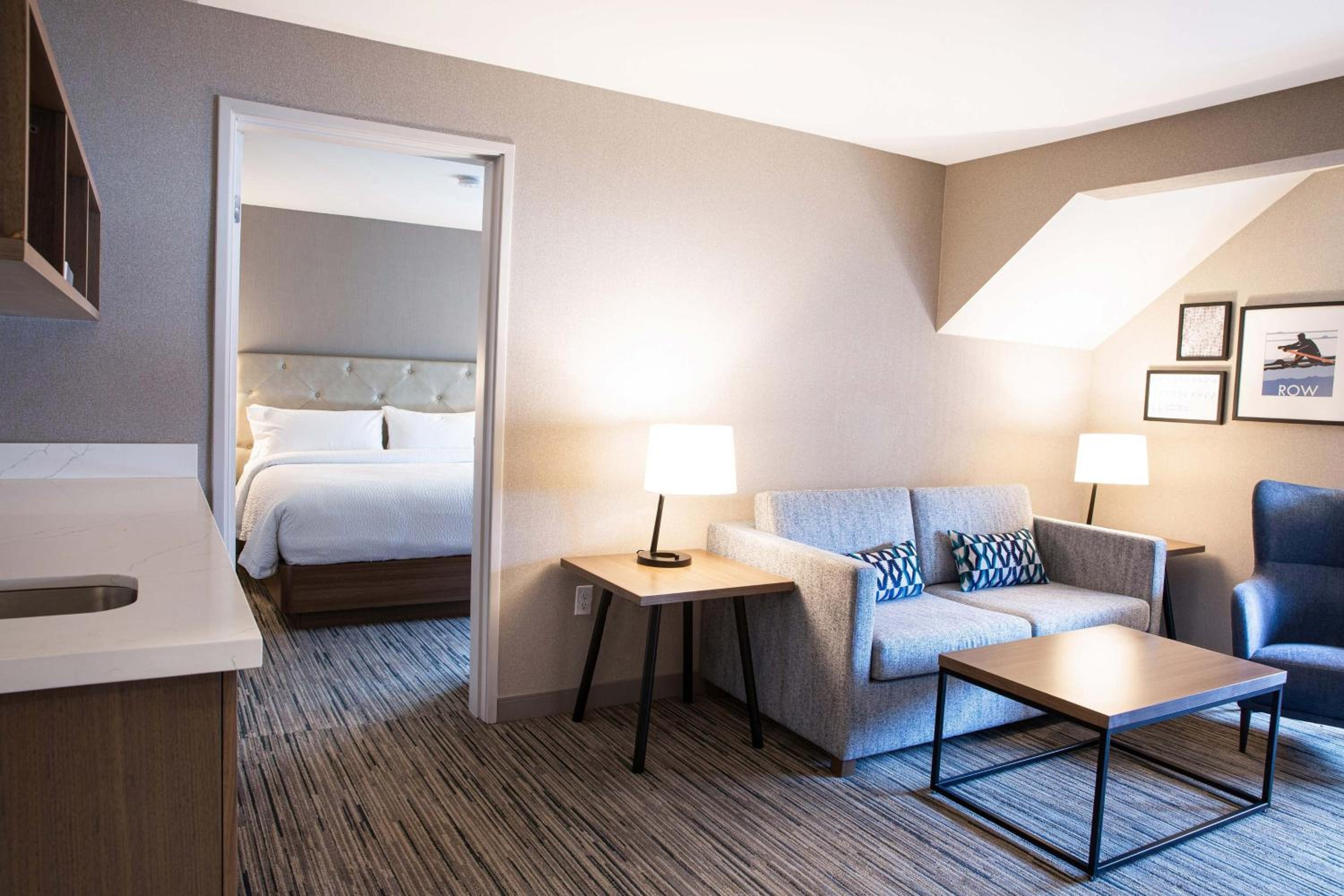 1 Bedroom Suite, 1 King, Sofa bed - Photo 6