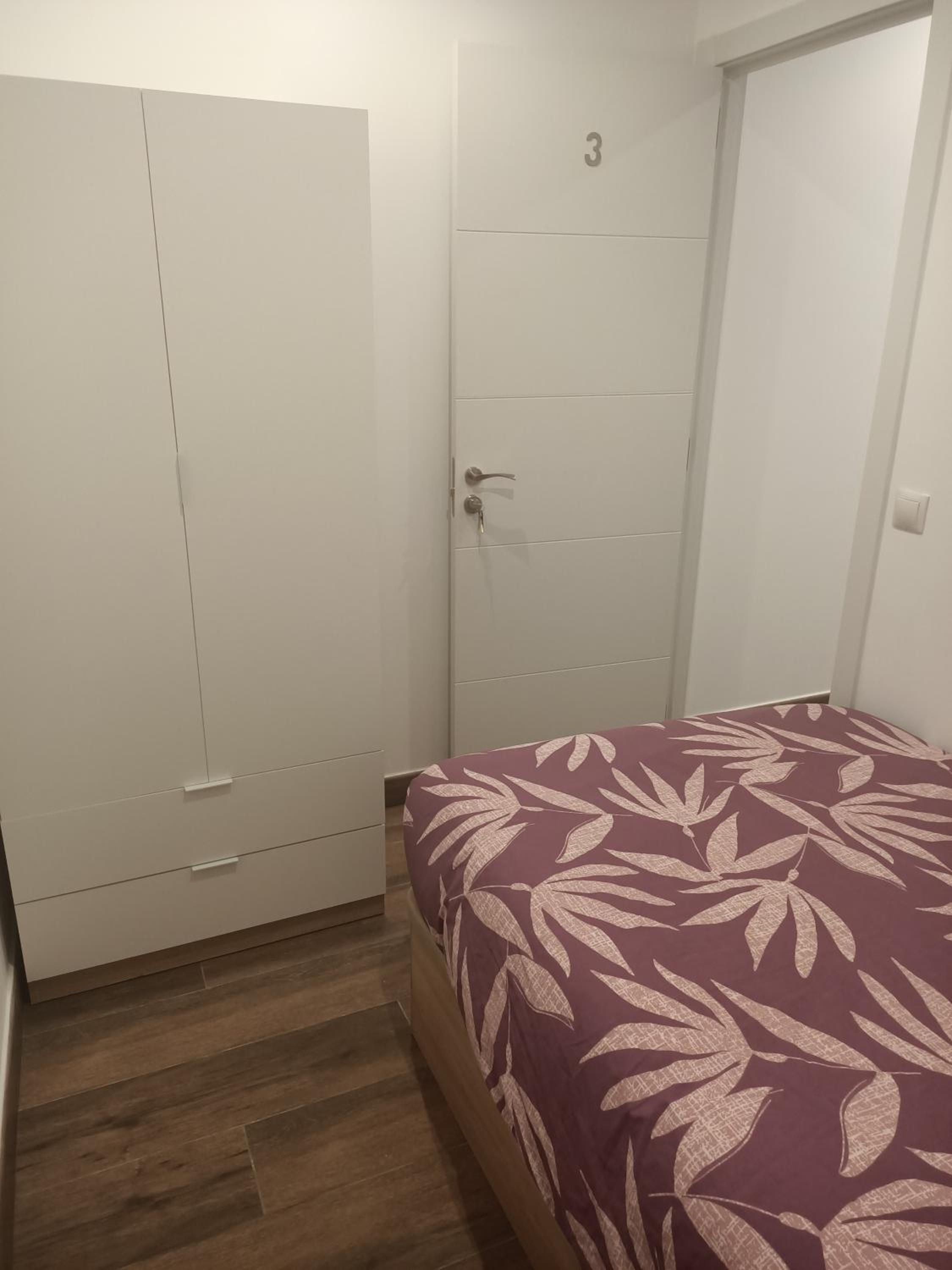 Habitación individual con baño compartido
