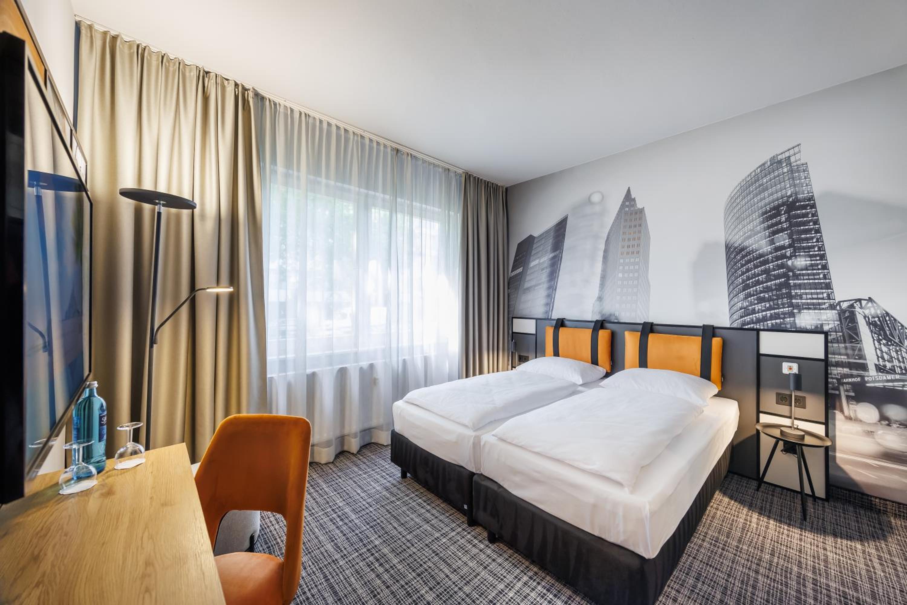 Urban Twin Room with Kitchenette