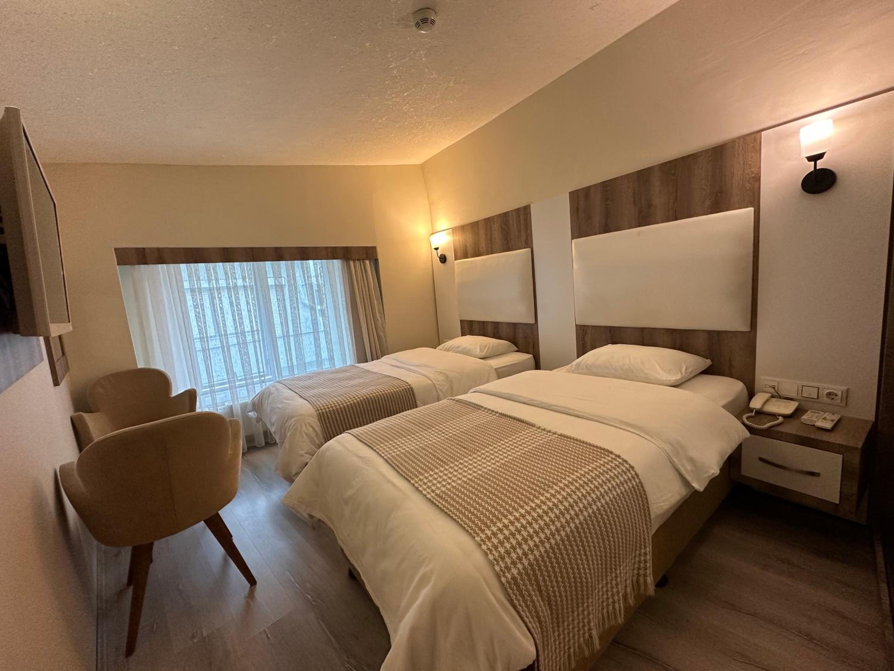 Double or Twin Room with Bathroom photo 1