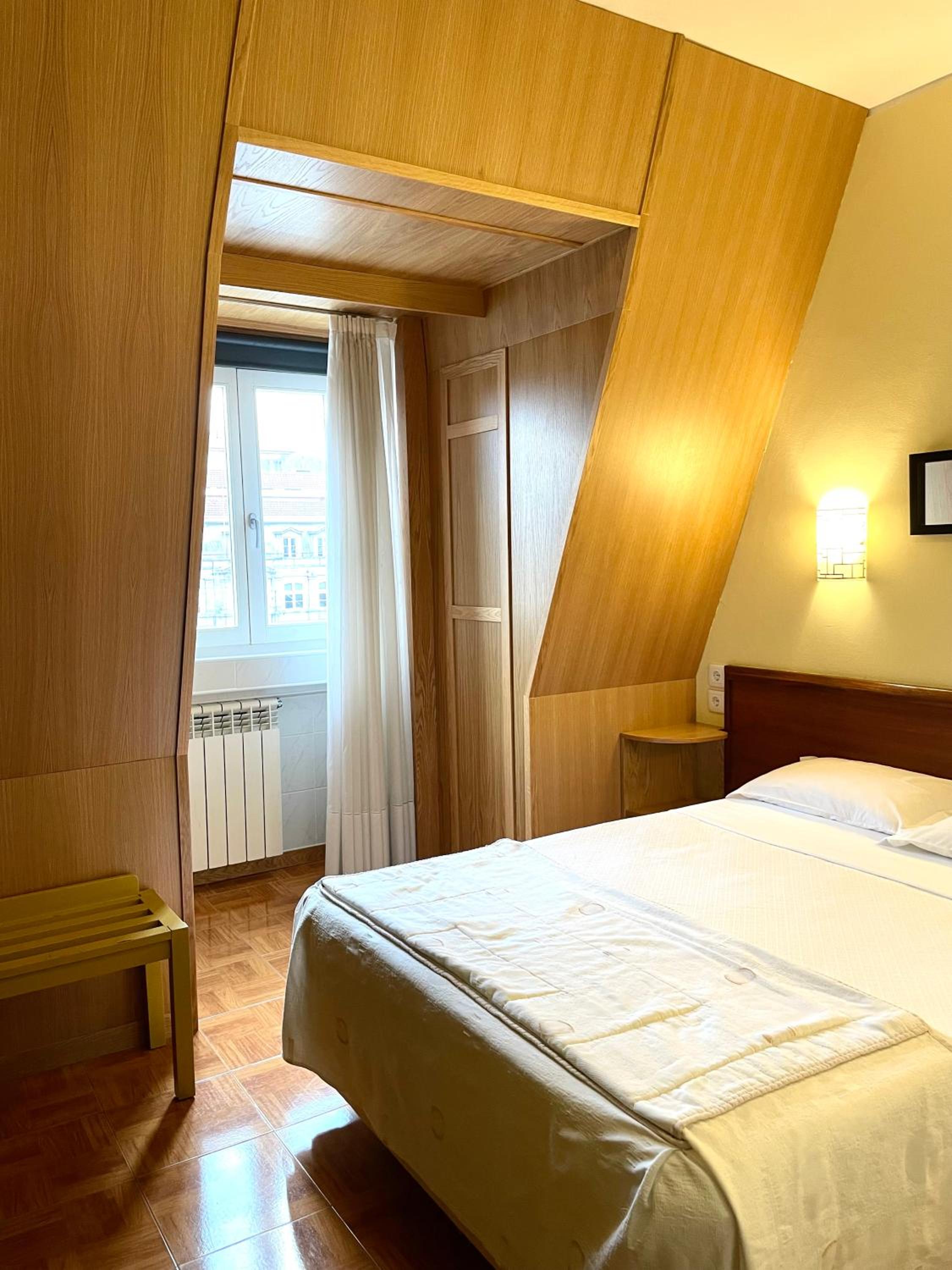 Standard Double Room with City View - Photo 1