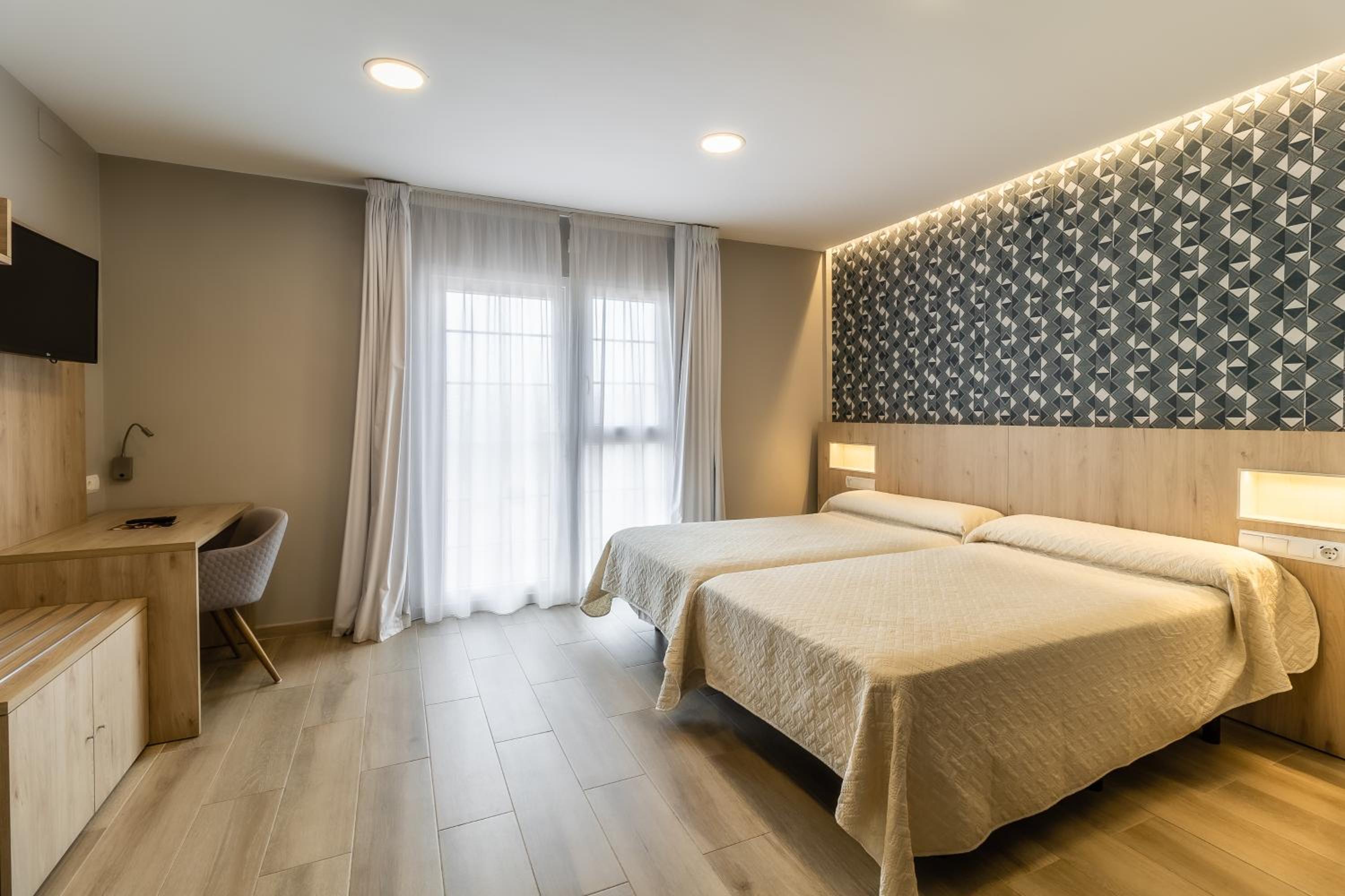 Superior Twin Room - Photo 1