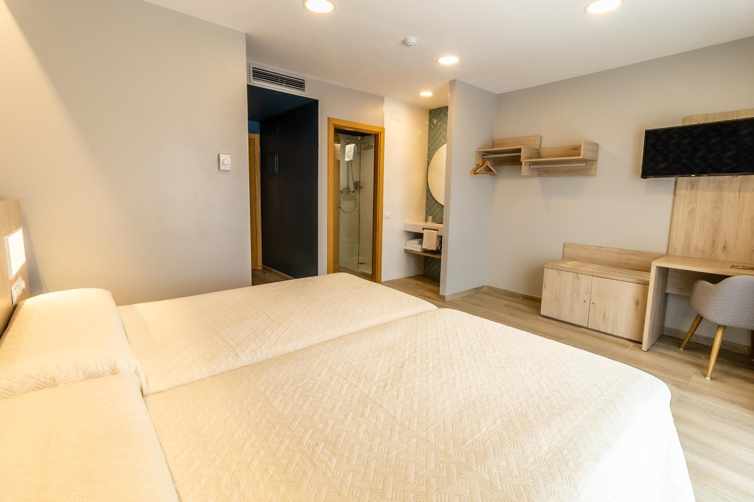 Superior Twin Room - Photo 2