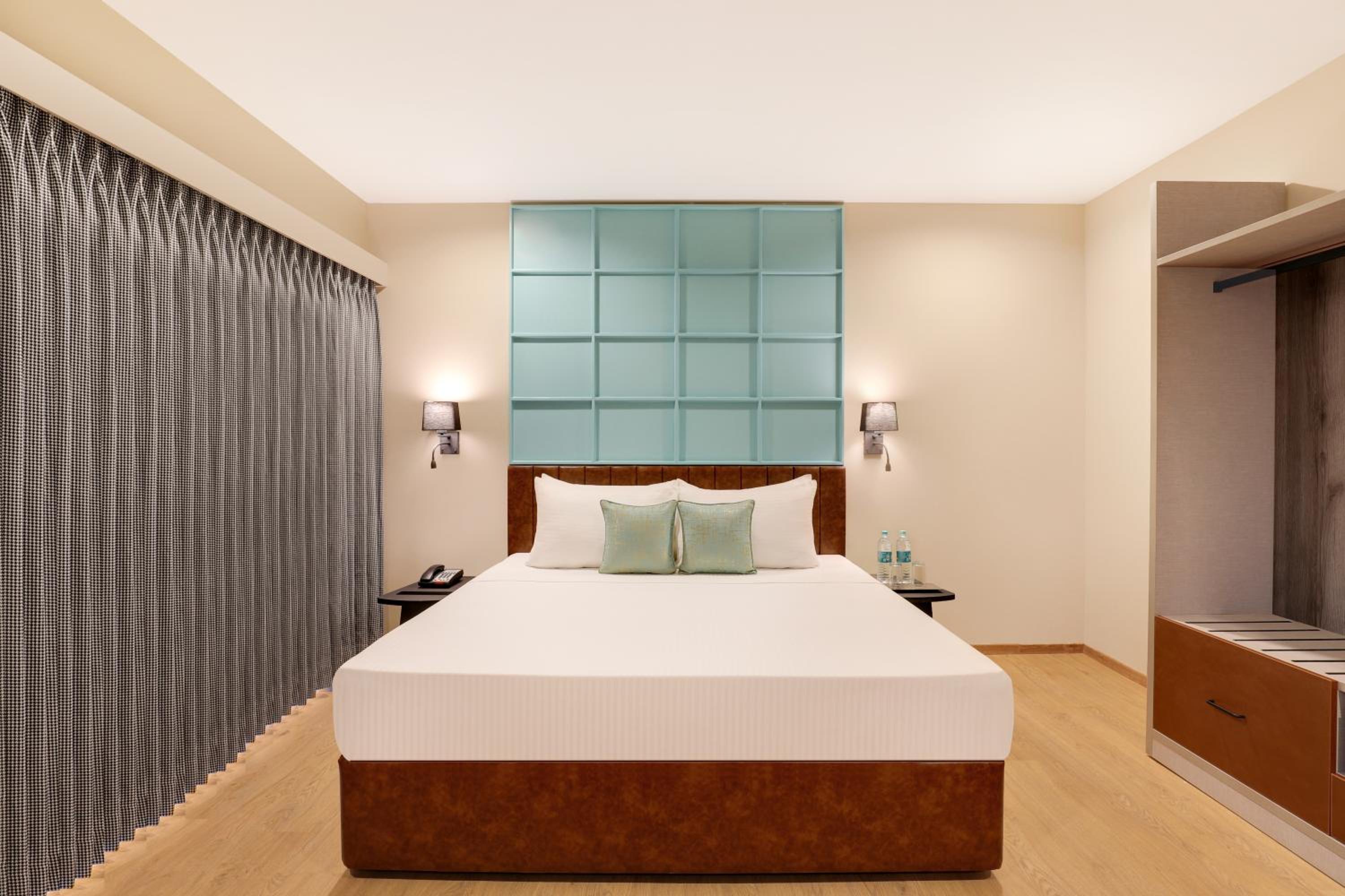 Deluxe King Room photo 2