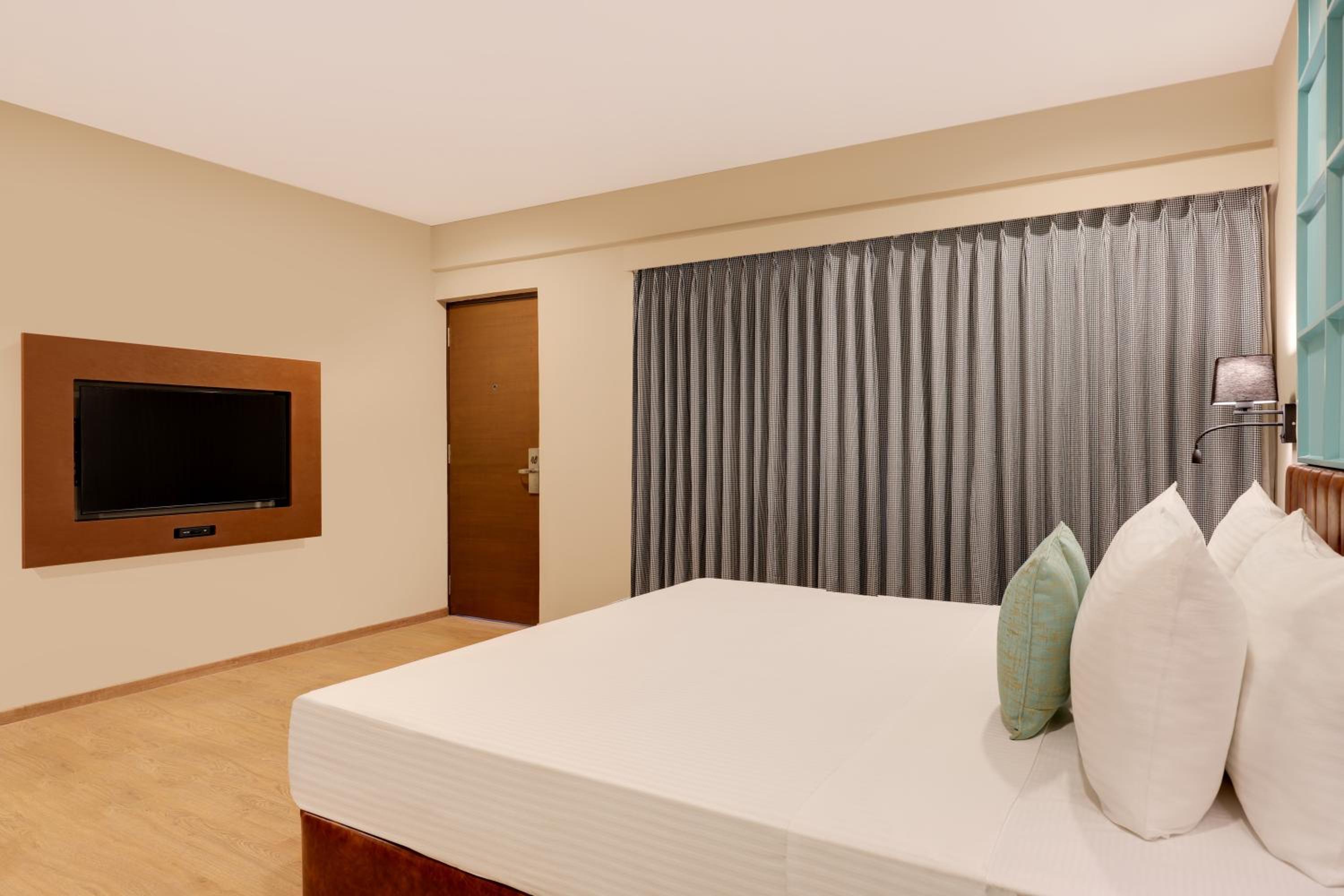 Deluxe King Room photo 3