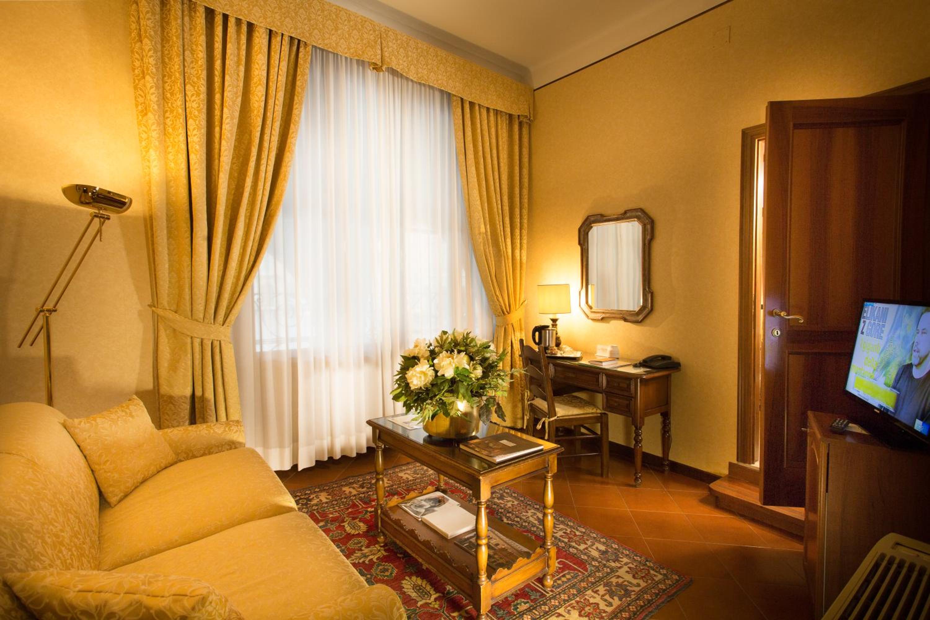 Junior Suite - Photo 12