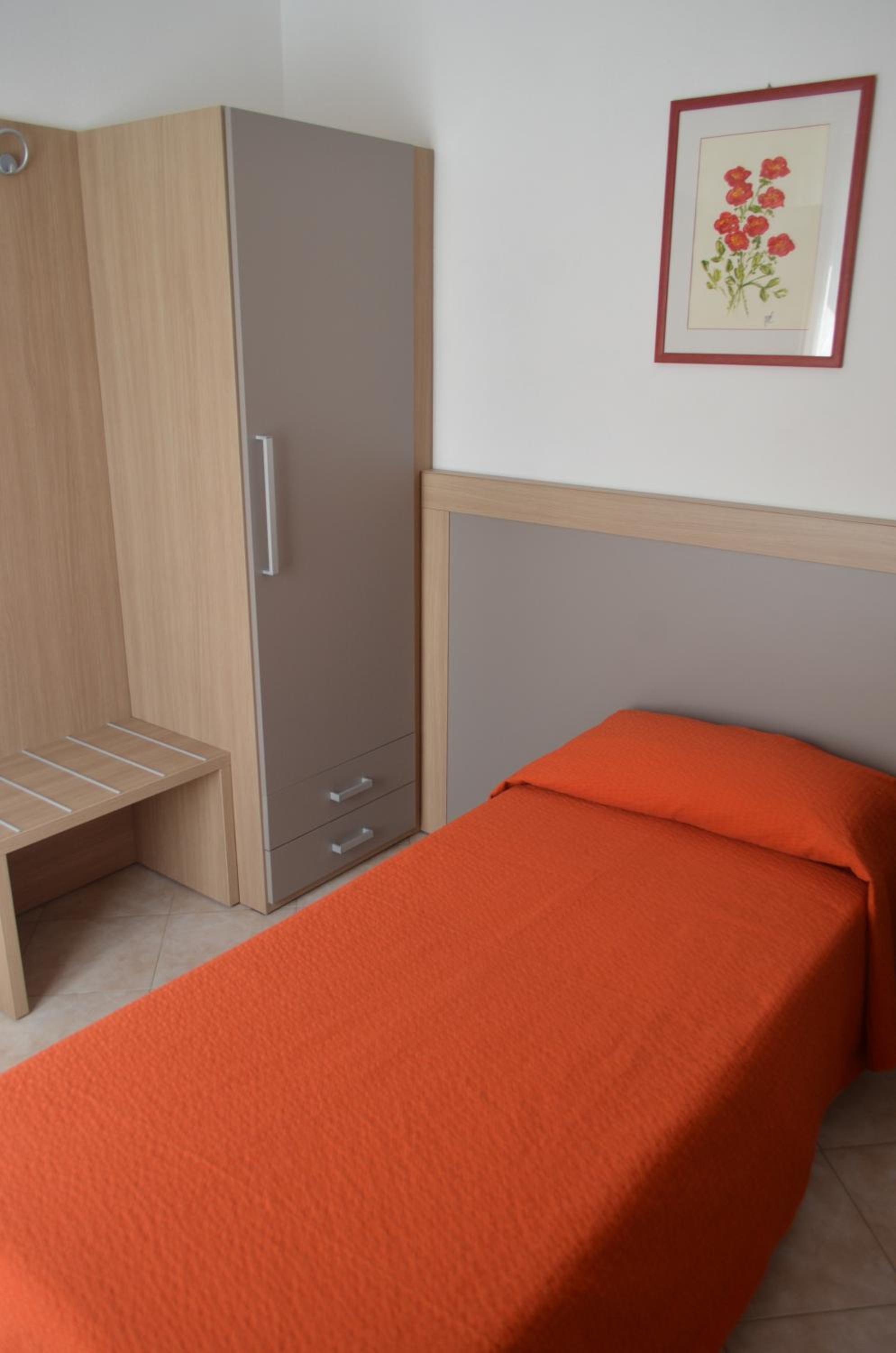 Single Room photo 3