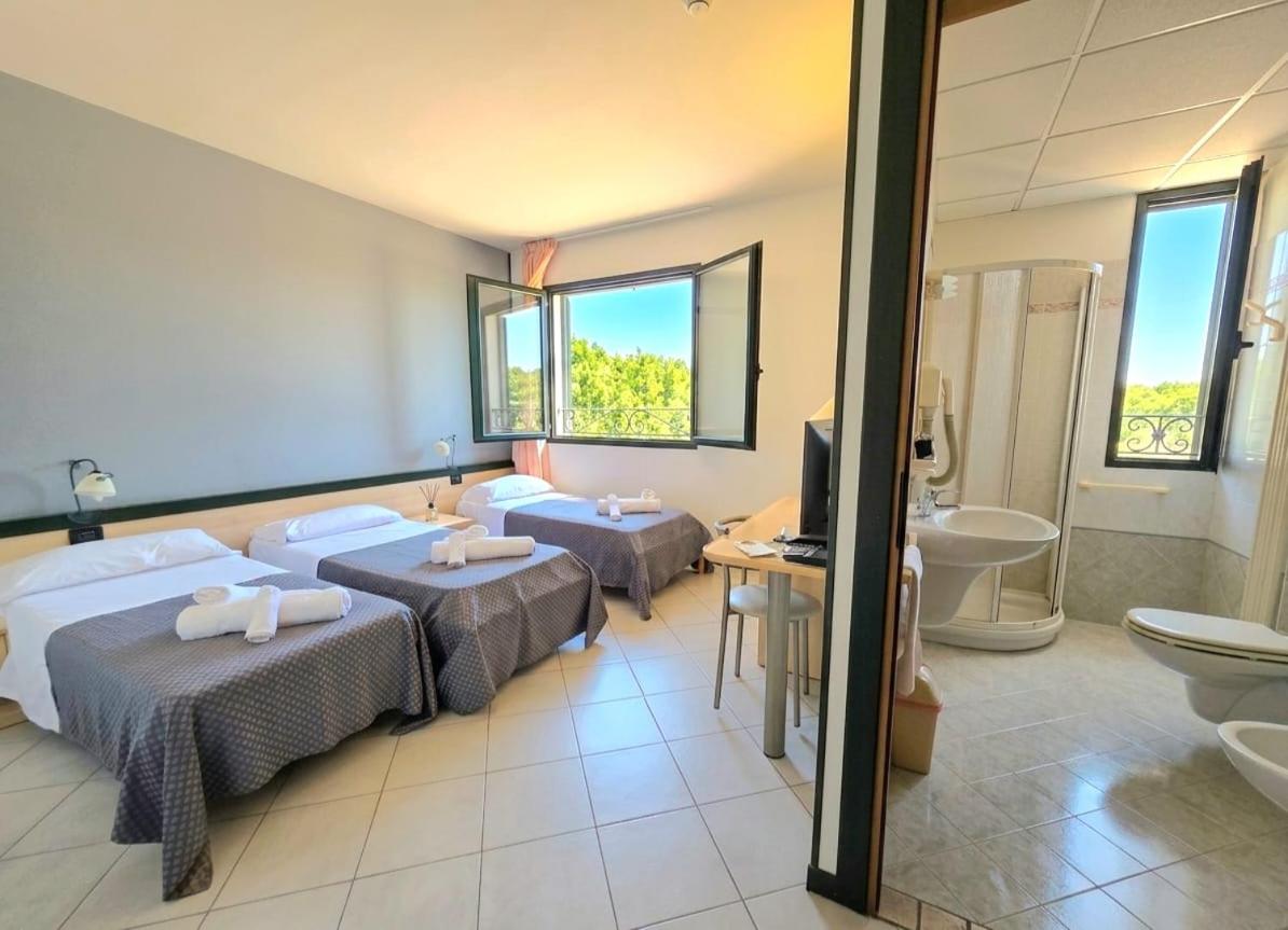 Triple Room with Balcony and Street View