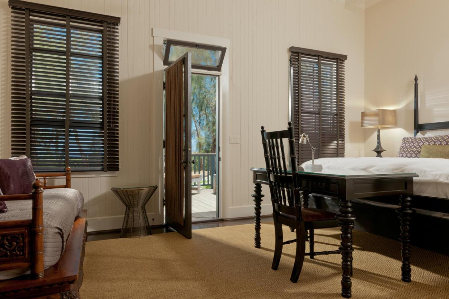 Superior King Room with Partial Ocean View - Photo 2