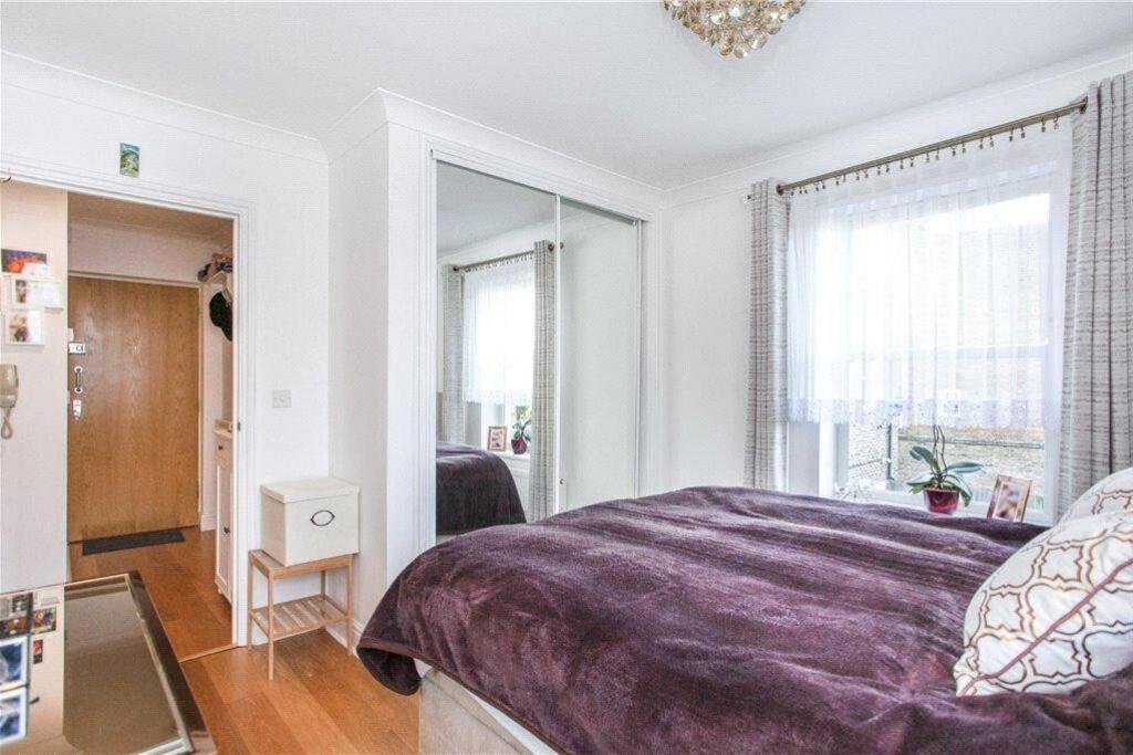 One-Bedroom Apartment photo 3