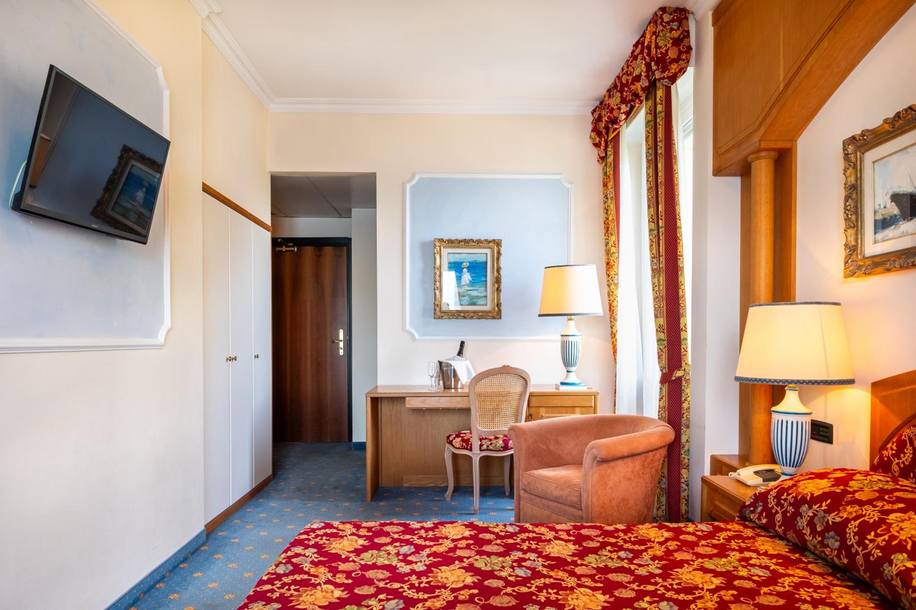 Deluxe Double Room - Photo 7