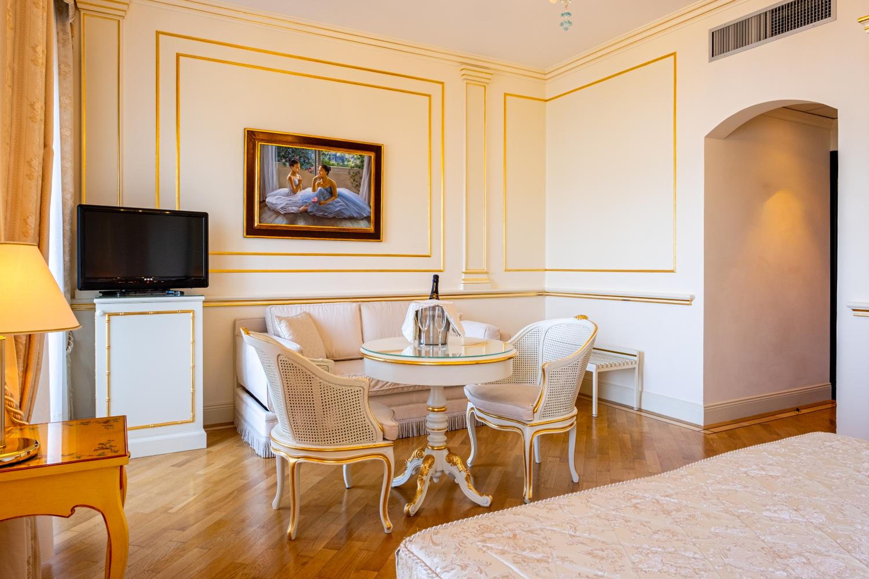 Junior Suite - Photo 16