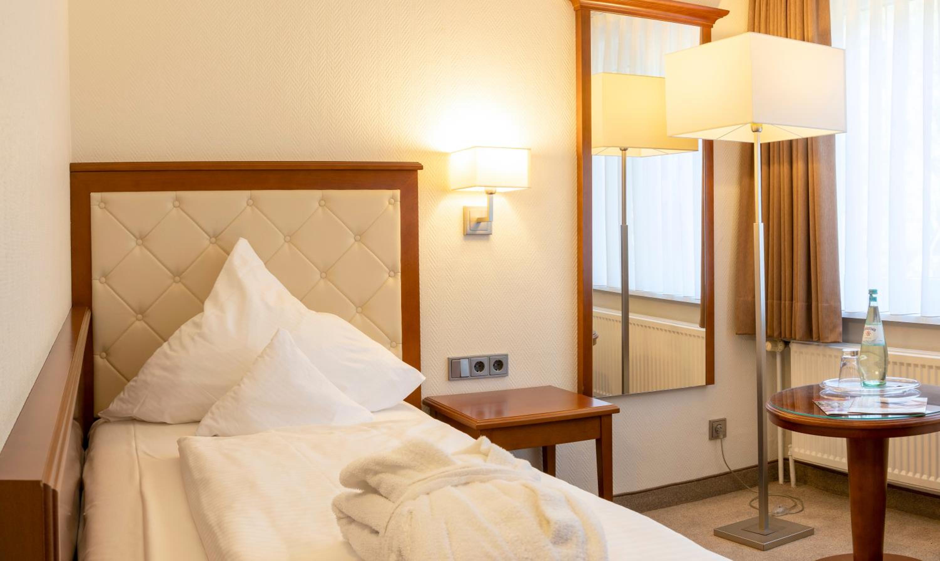 Combi Double Room with 2 Single Rooms  - Photo 1