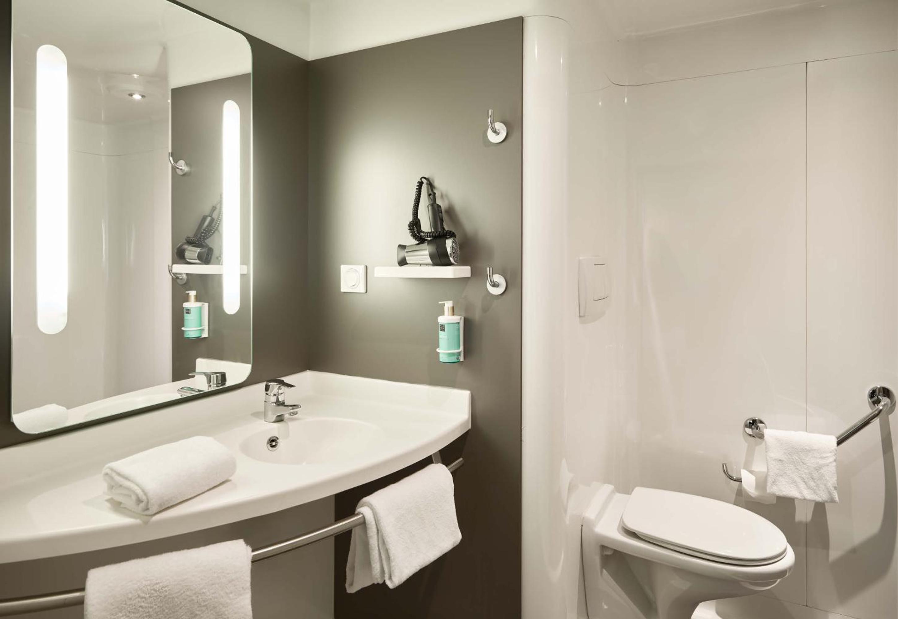 Quadruple Room - Photo 3