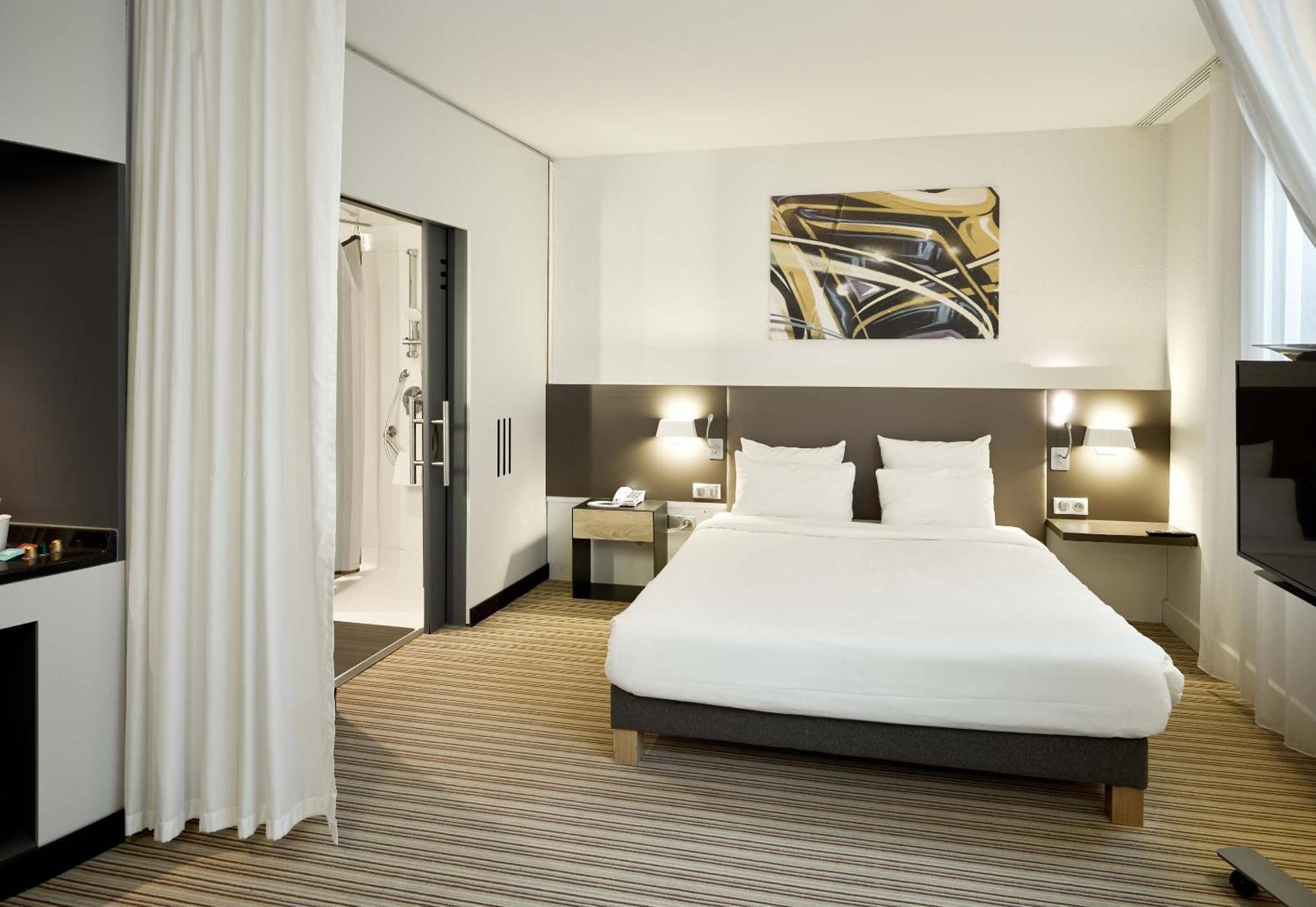 Quadruple Room - Disability Access - Photo 3