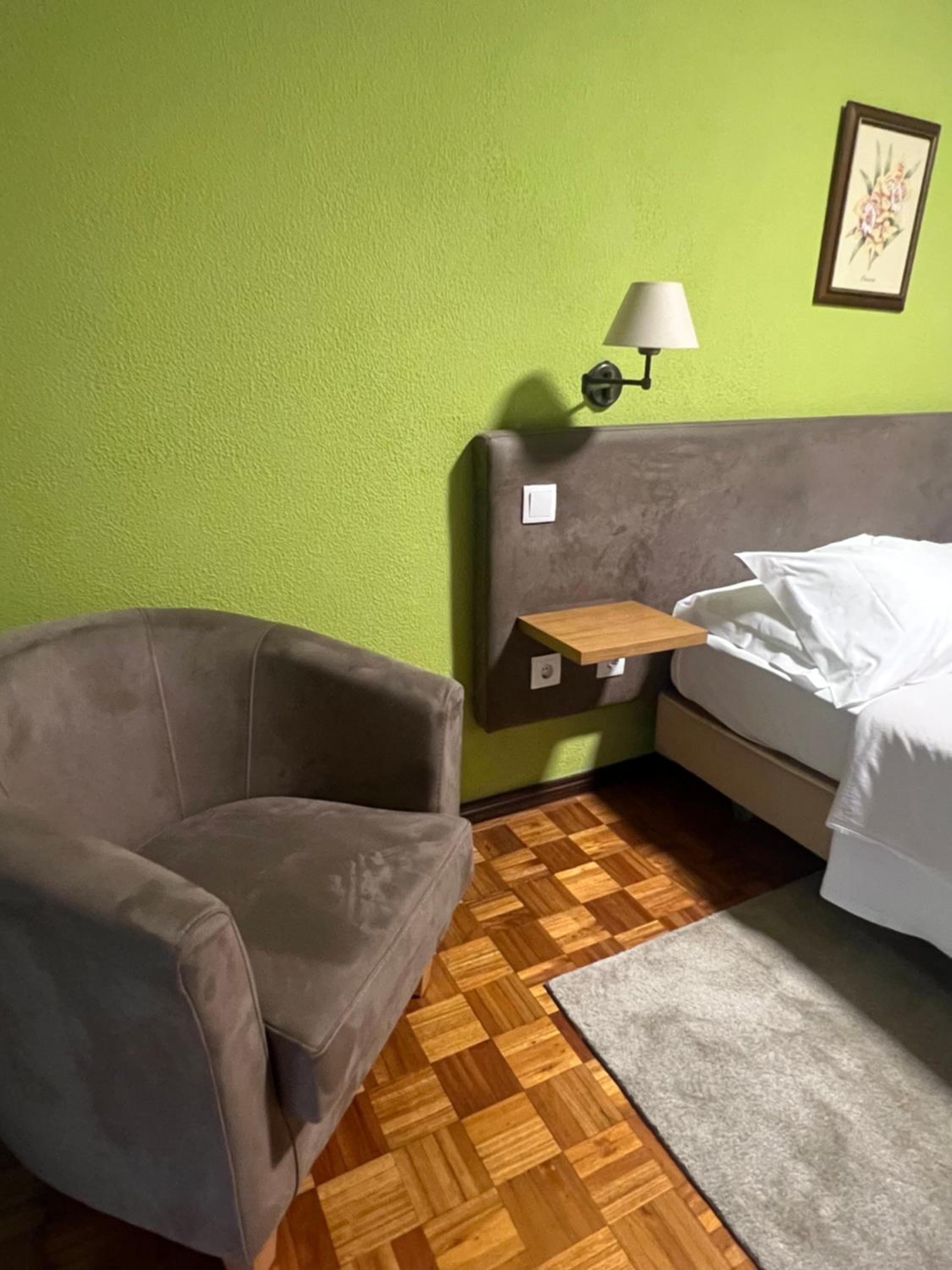 Standard Double Room - Photo 4