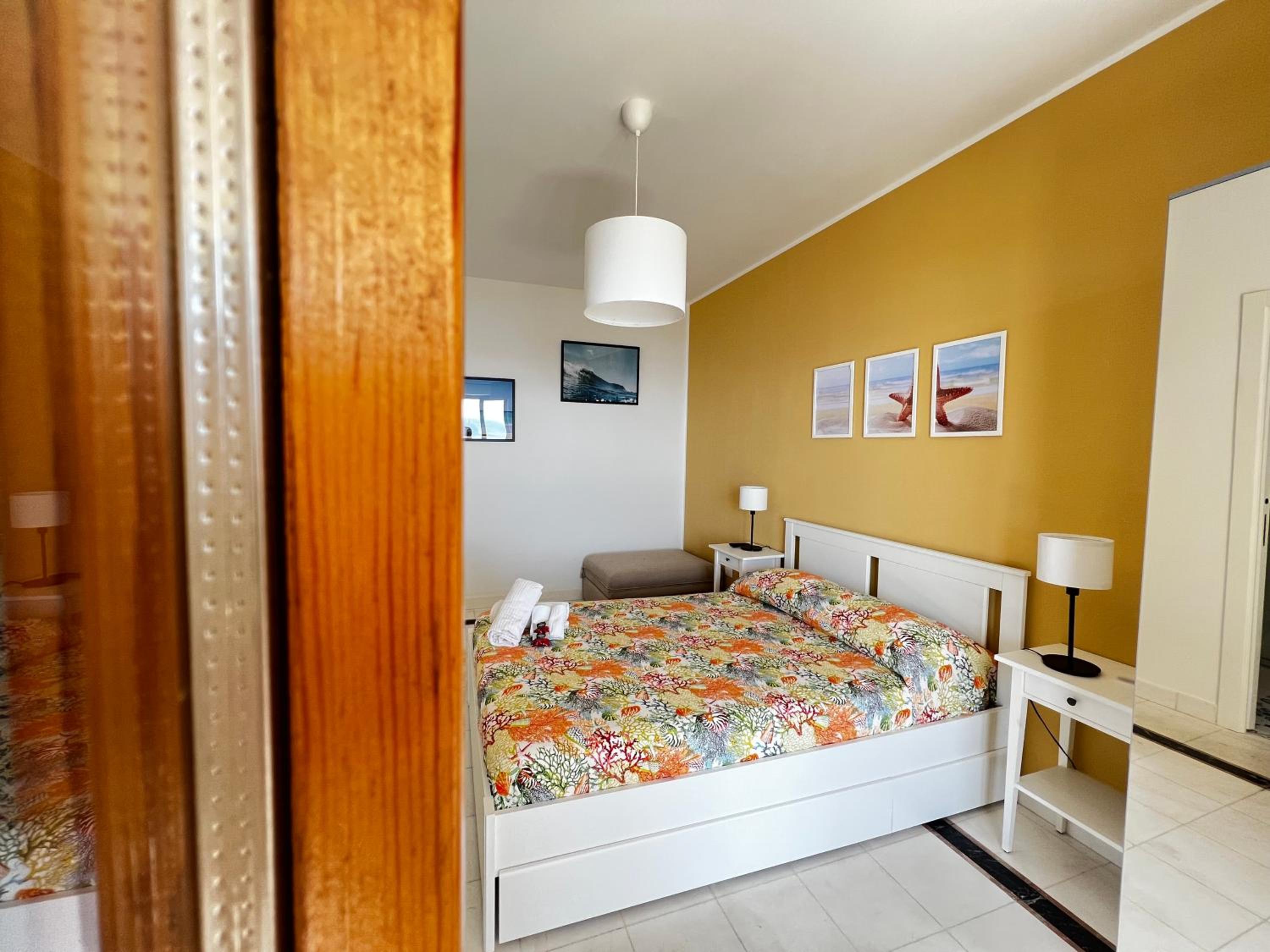 Standard Triple Room with Sea View - Photo 12