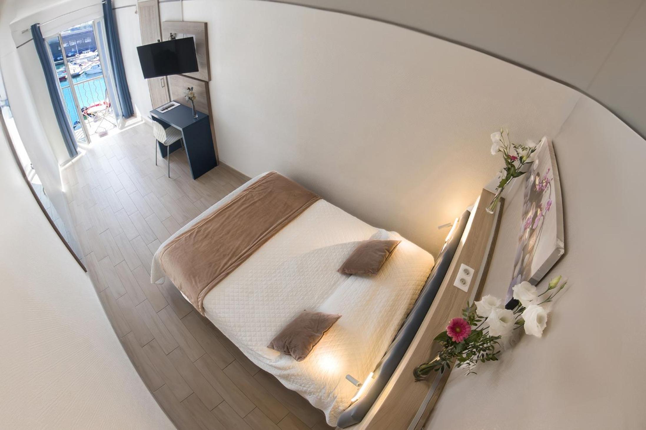 Double Standard Room with Sea View photo 1