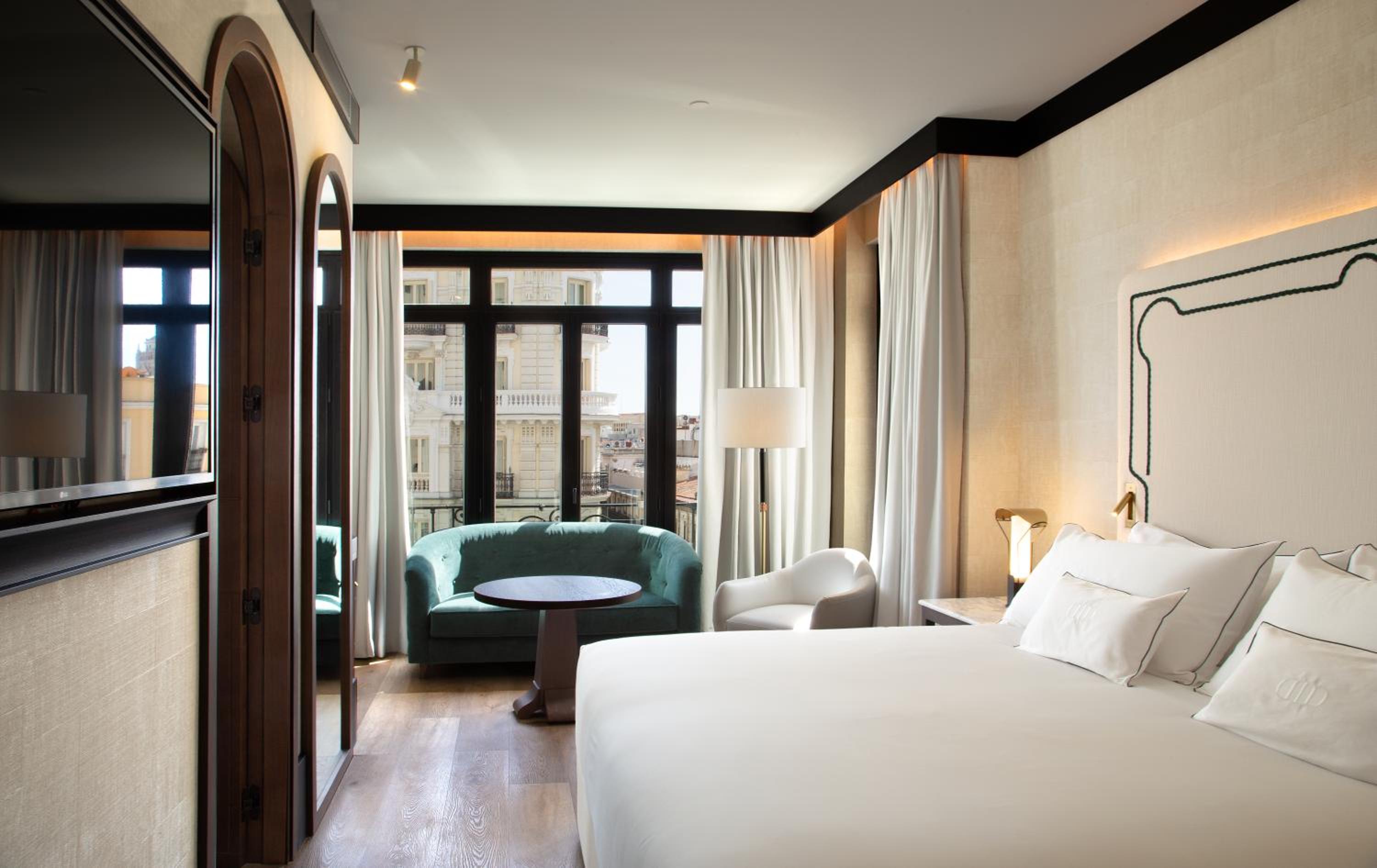 King Esperanza Room thumbnail 5
